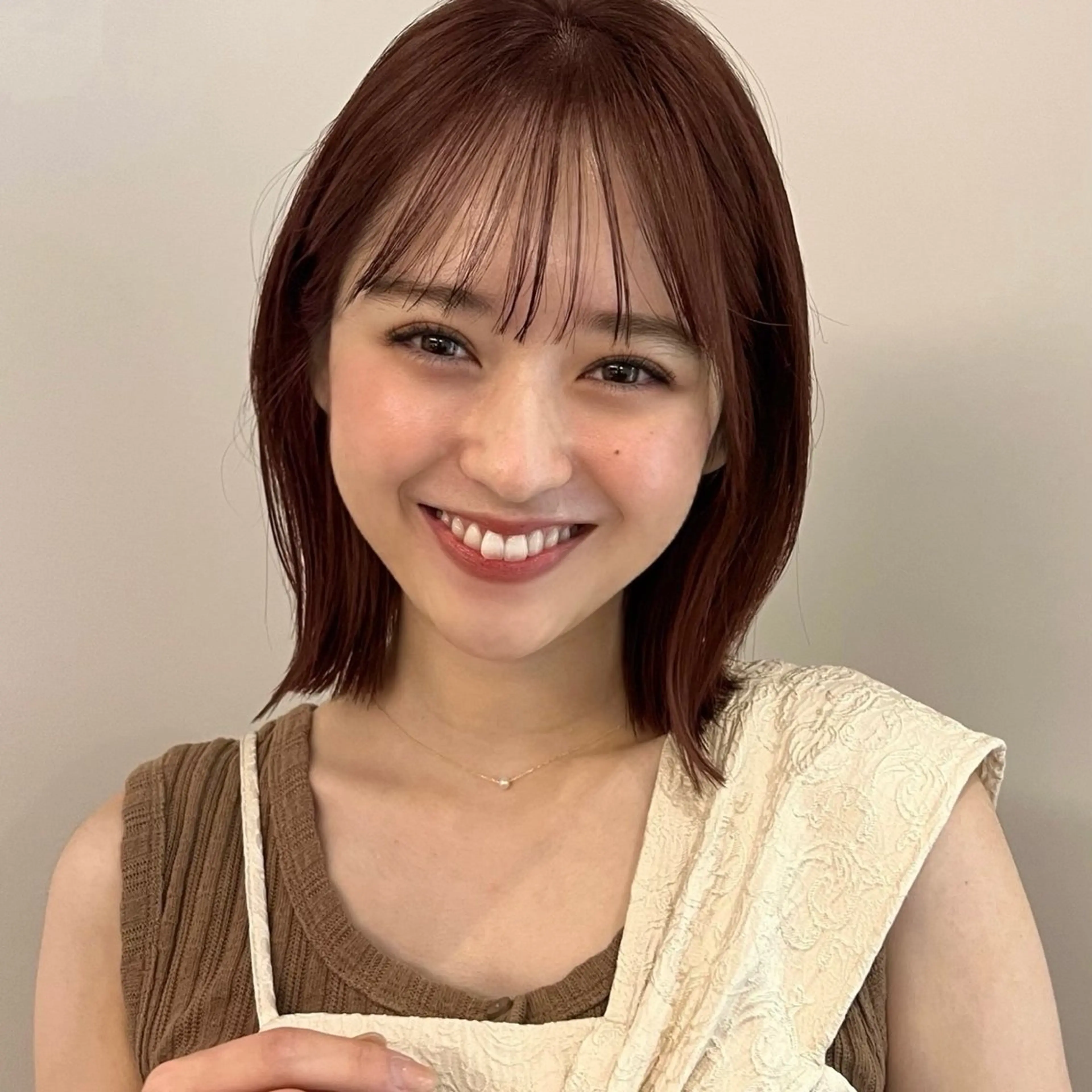 ミディアム カット ヘアカラー ボブ・レイヤー🎀 エミリのヘアスタイル