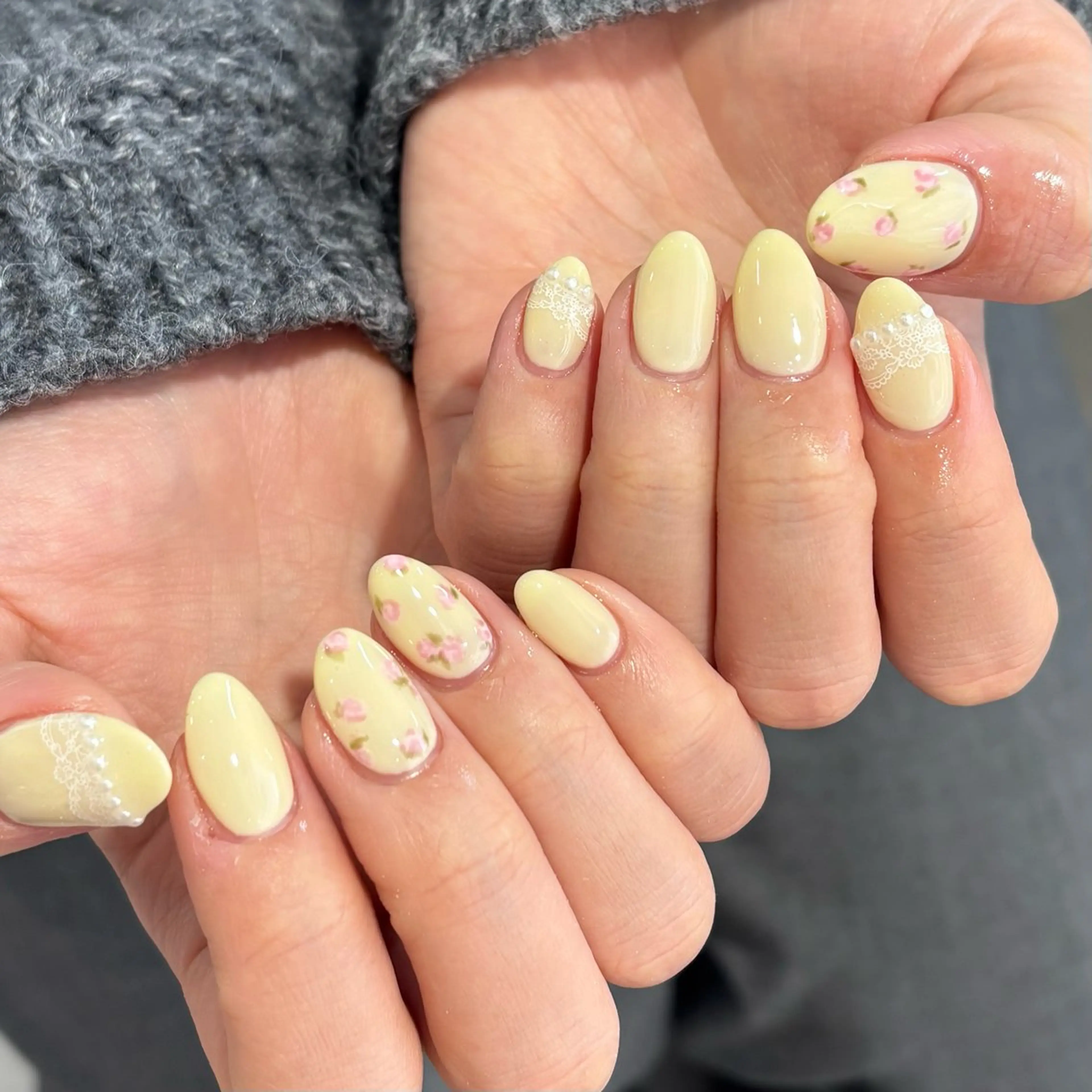 ネイル ガーリー レース 持ち込み 春ネイル 黄色 モデル様募集中♡ Kokomi🍮のネイルデザイン