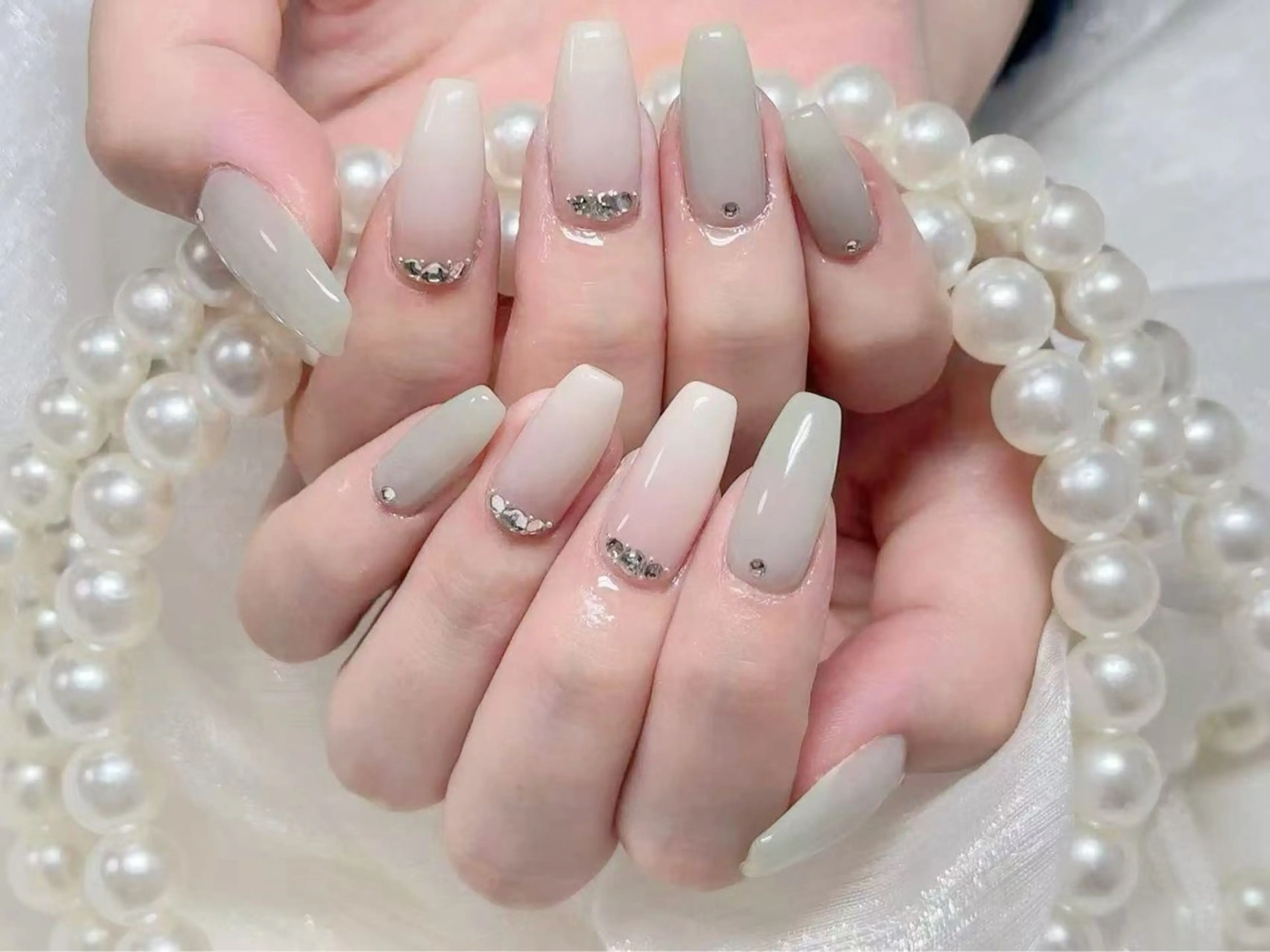 ネイル オーロラネイル 長さ出し フレンチネイル ガーリー キラキラネイル RIn 🎀のネイルデザイン