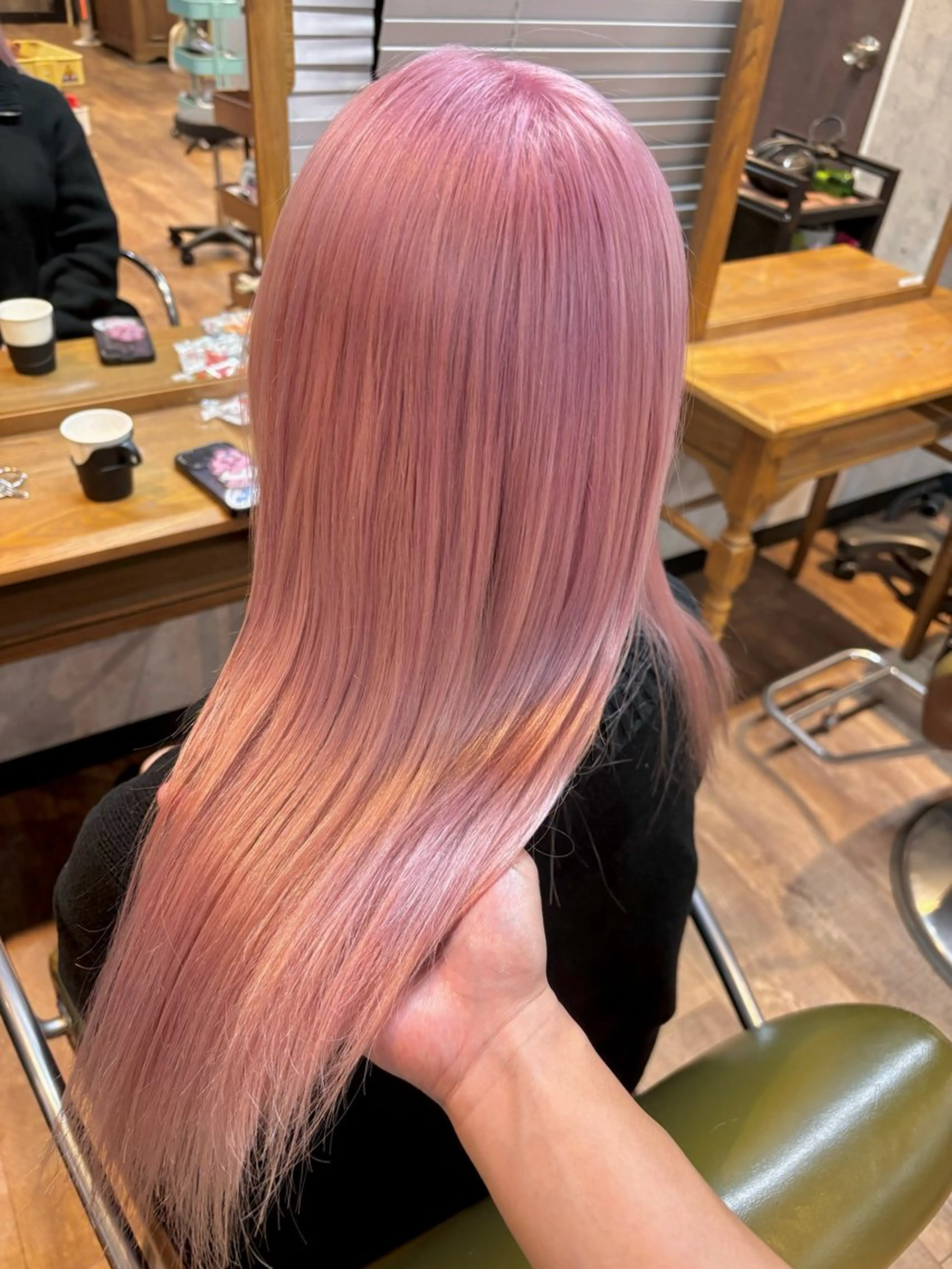 セミロング カラー ピンクカラー ホワイトピンク カット ヘアカラー 松井 敬太郎のヘアスタイル