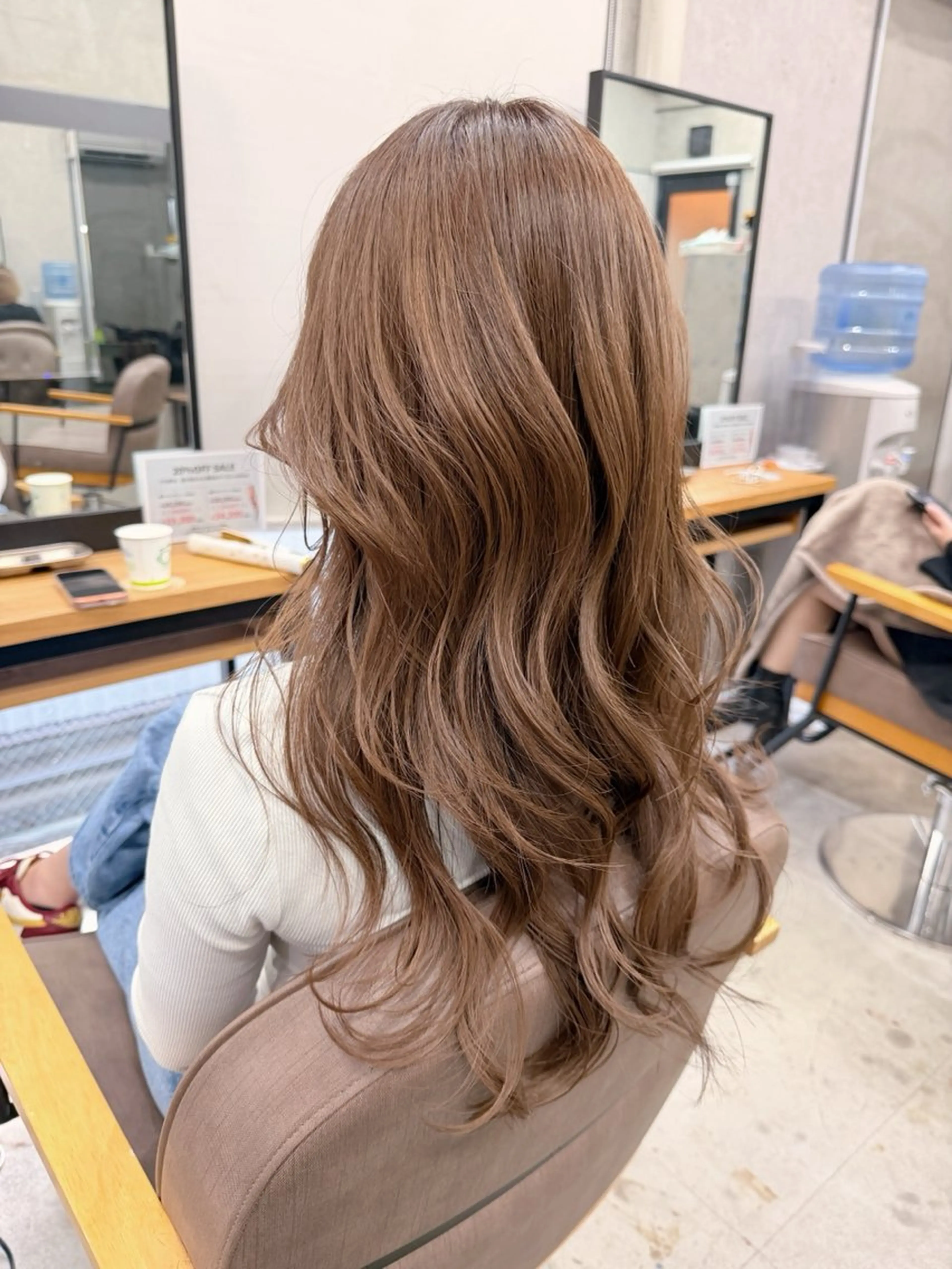 セミロング カラー ブラウンカラー ミルクティーブラウン レイヤーカット ヘアカラー トリートメント AiM 大名　似合わせカットのヘアスタイル
