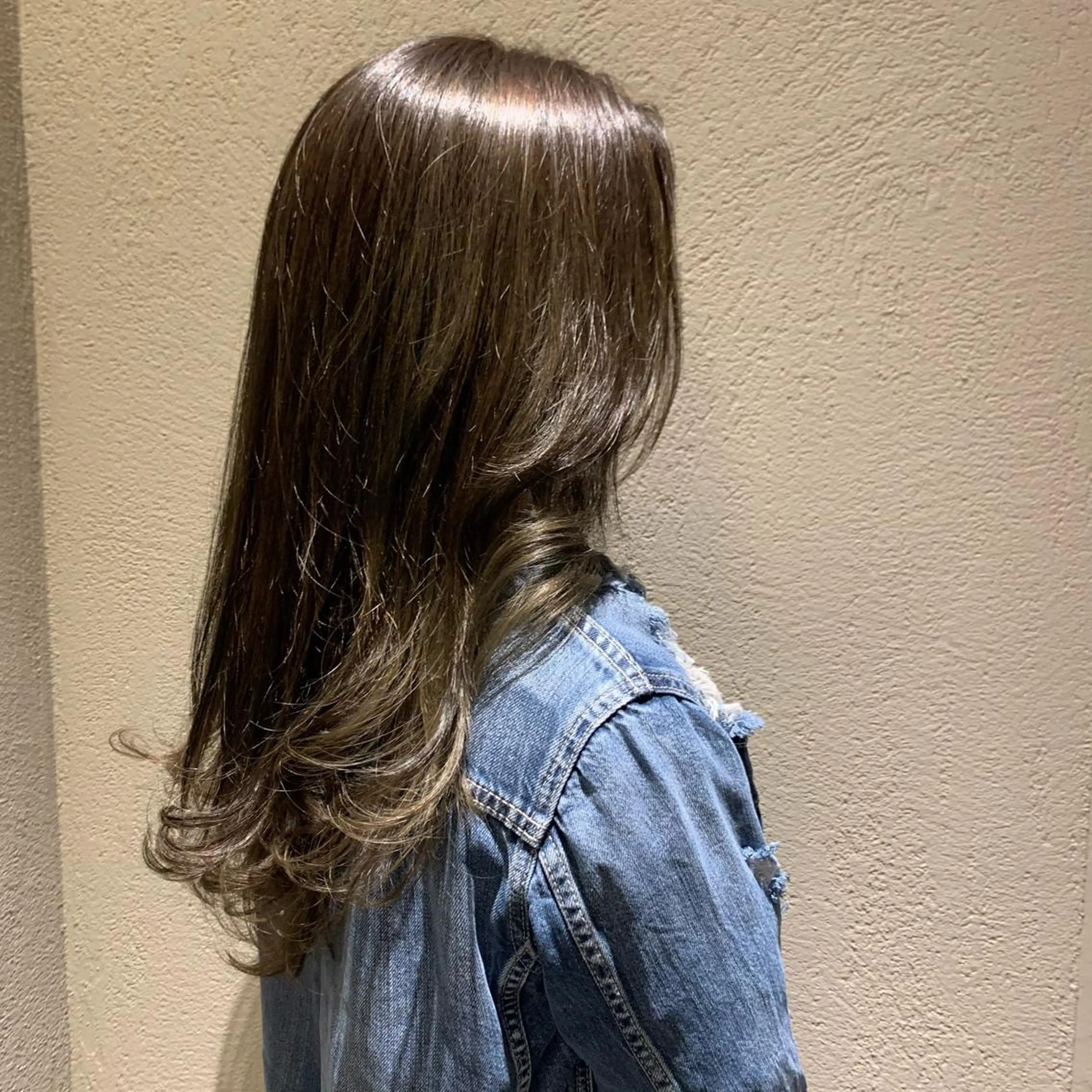 ロング カラー 畑中 咲穂のヘアスタイル