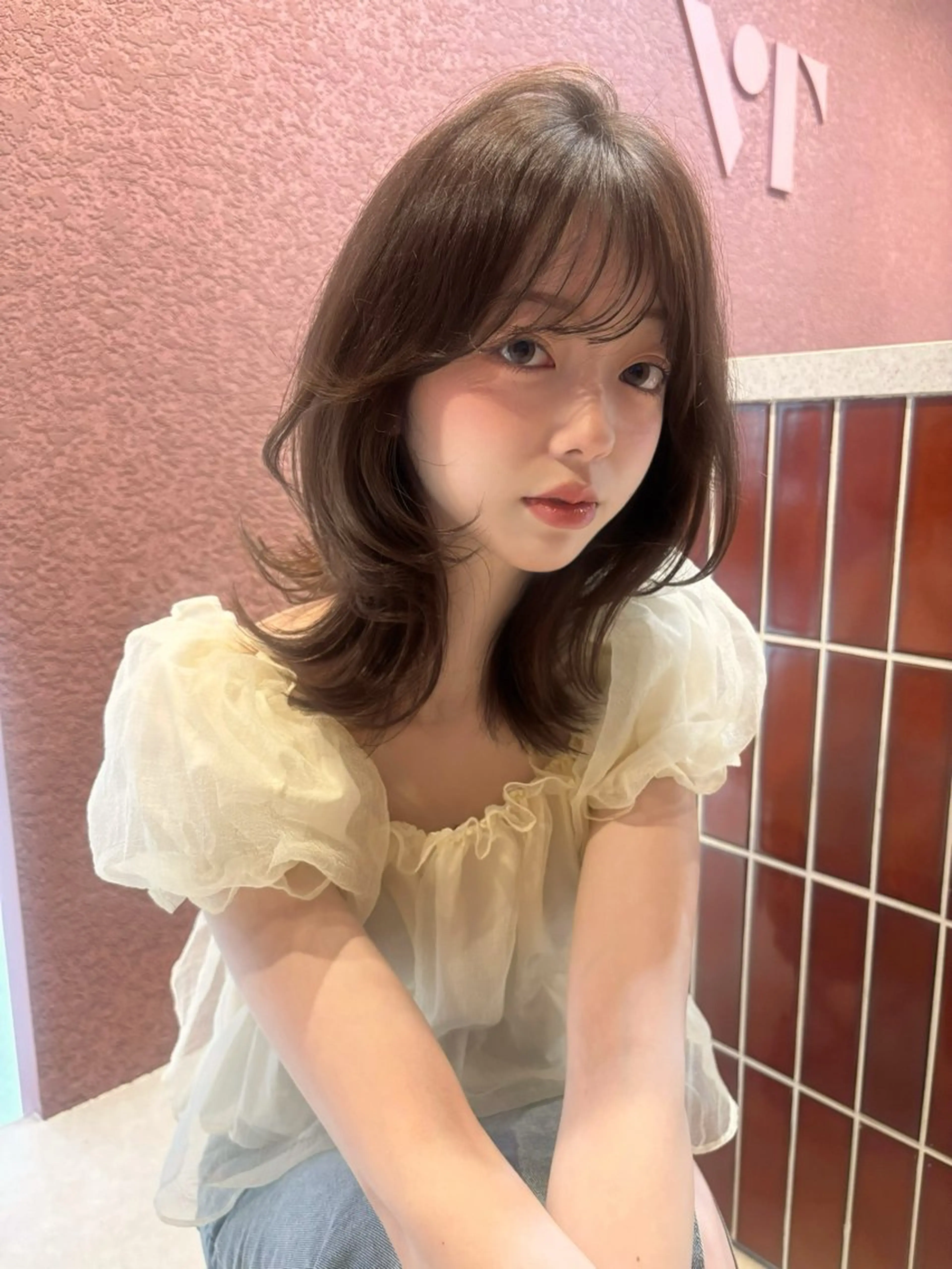 ミディアム カラー ベージュカラー ケアカラー 透明感カラー 顔まわりレイヤー 髪質改善 🐰チナ🐰 暖色ベージュ/顔周りのヘアスタイル