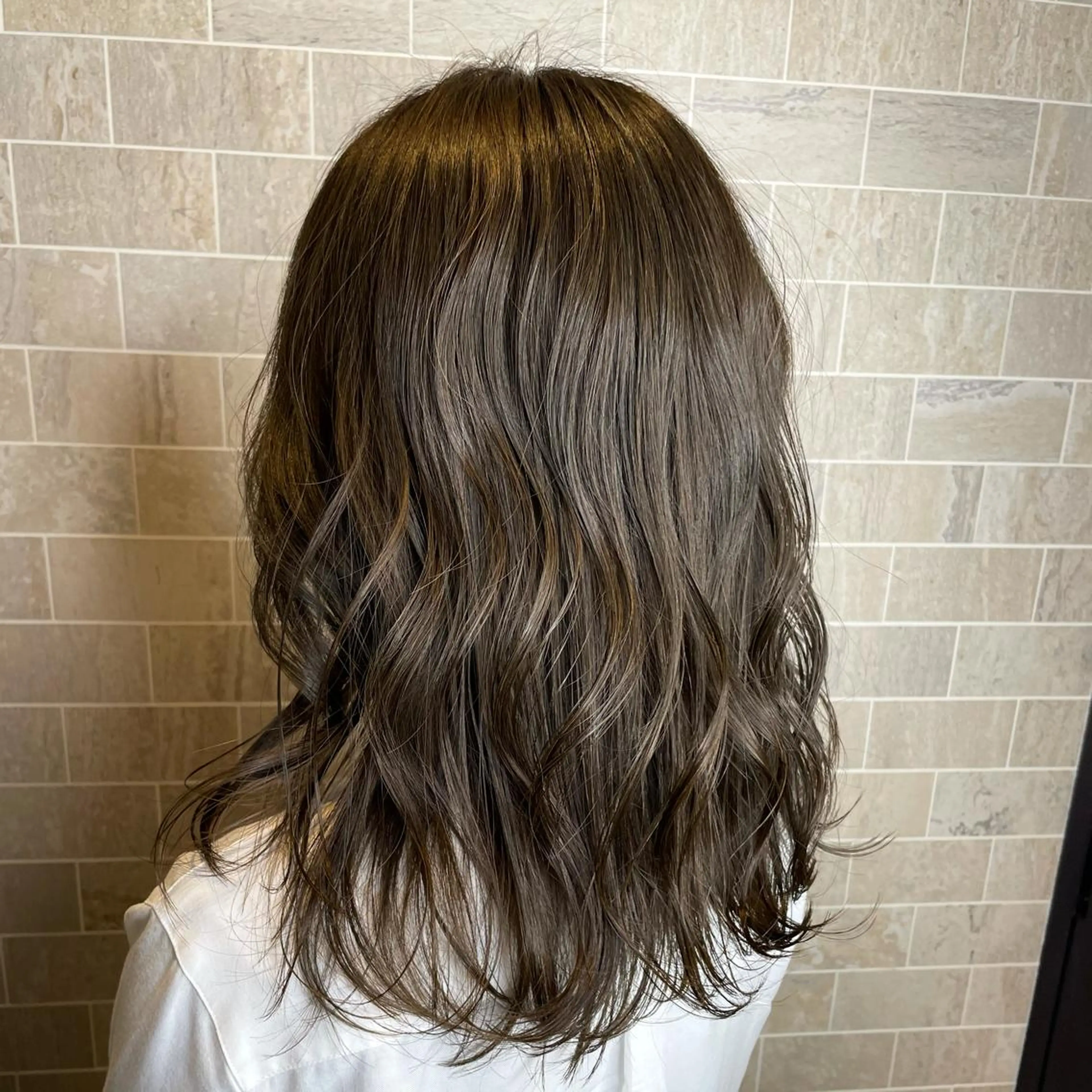 セミロング 齋藤 樹里のヘアスタイル