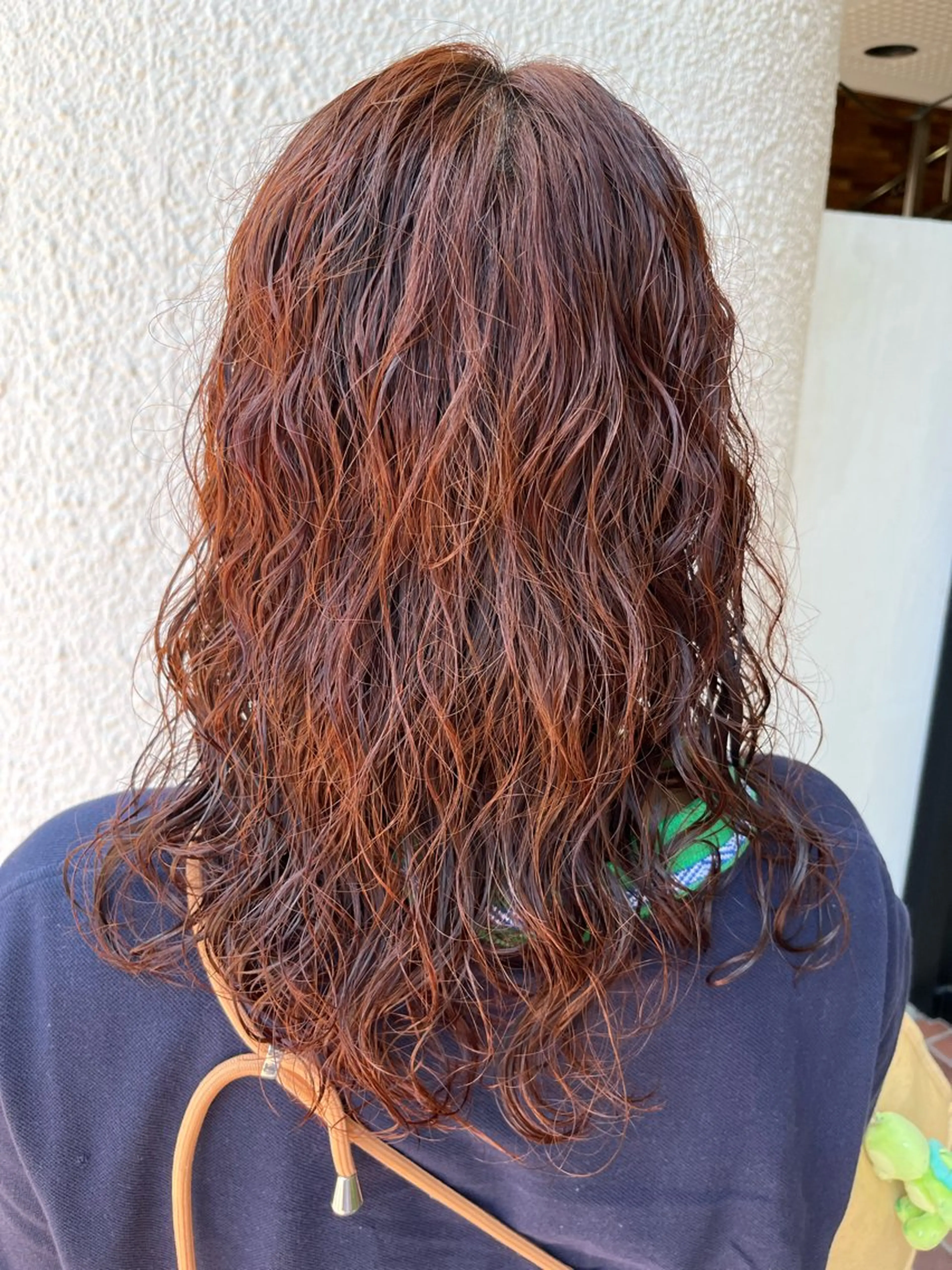 セミロング カラー セミロングパーマ ブリーチ ブラウンカラー オレンジ オレンジブラウン レイヤーカット/ブラ ウンカラー/河野凜のヘアスタイル