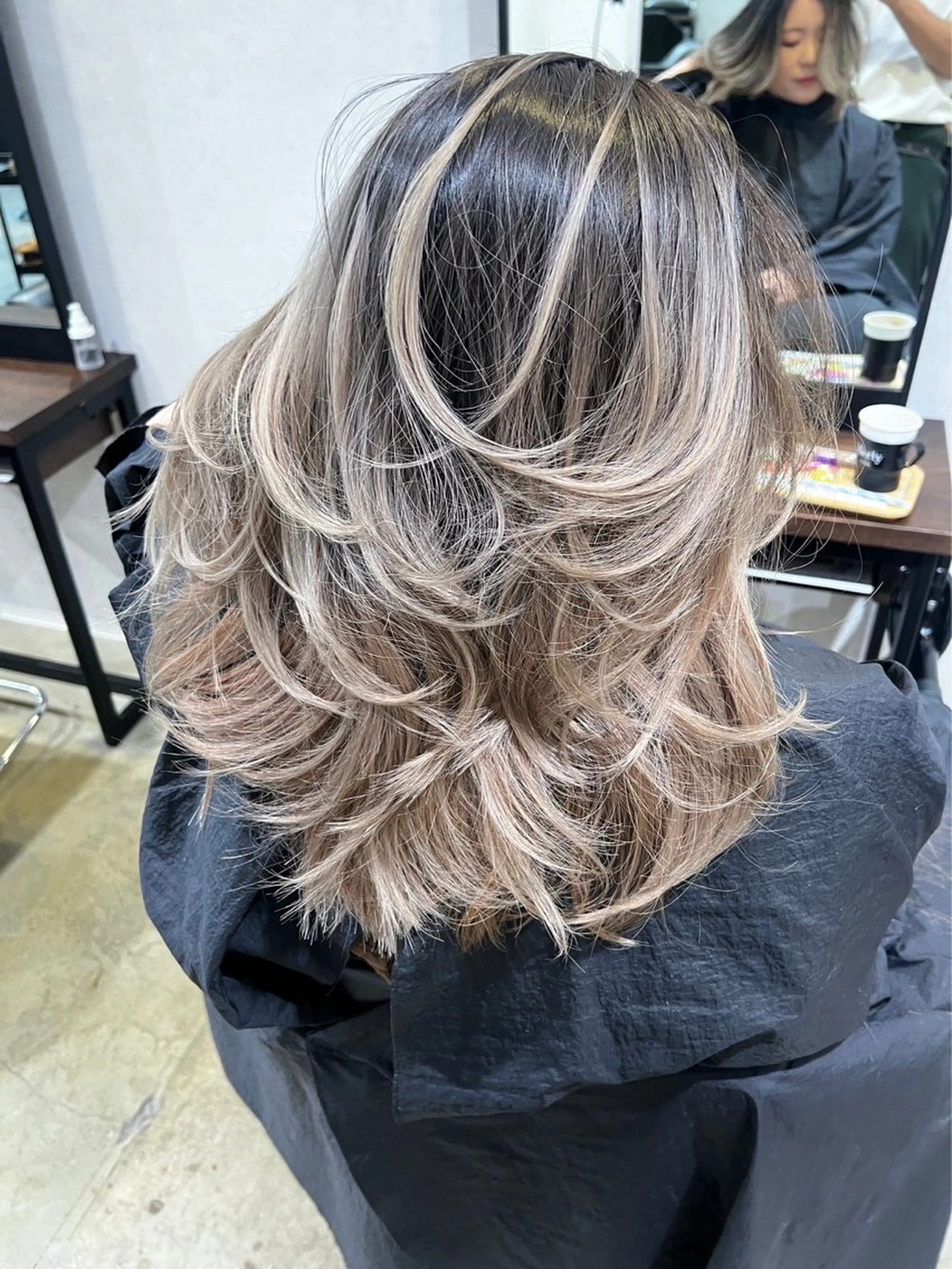セミロング Merly osakaのヘアスタイル