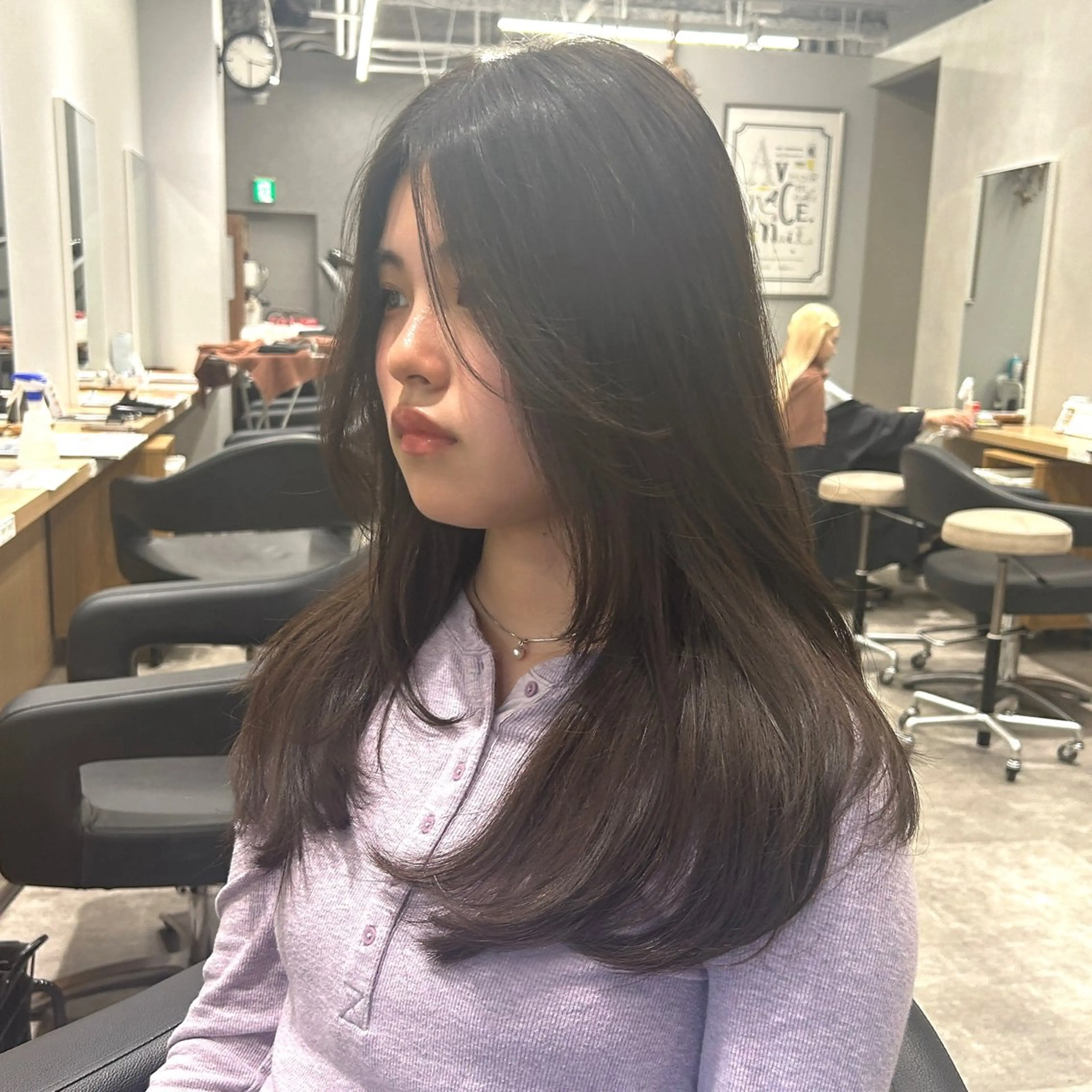 セミロング カラー ブリーチ 透明感カラー ブリーチなしカラー くびれヘア 韓国風ヘア 韓国ヘア×レイヤー カット/上田丈也のヘアスタイル