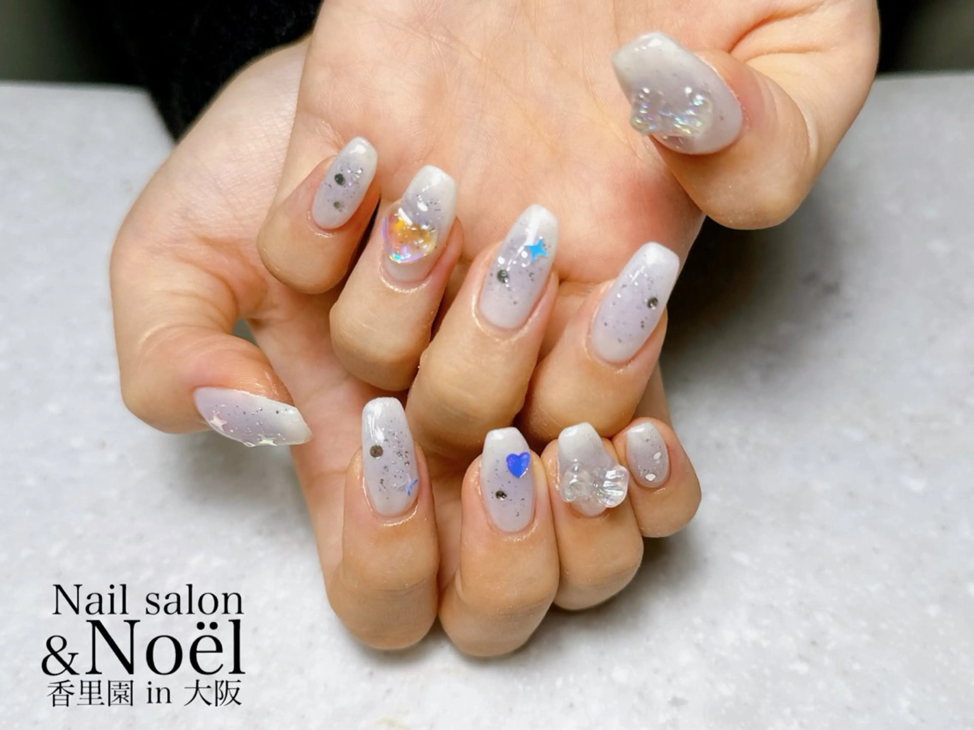ネイル ブルー チークネイル ハンドネイル Nailsalon ＆Noelのネイルデザイン