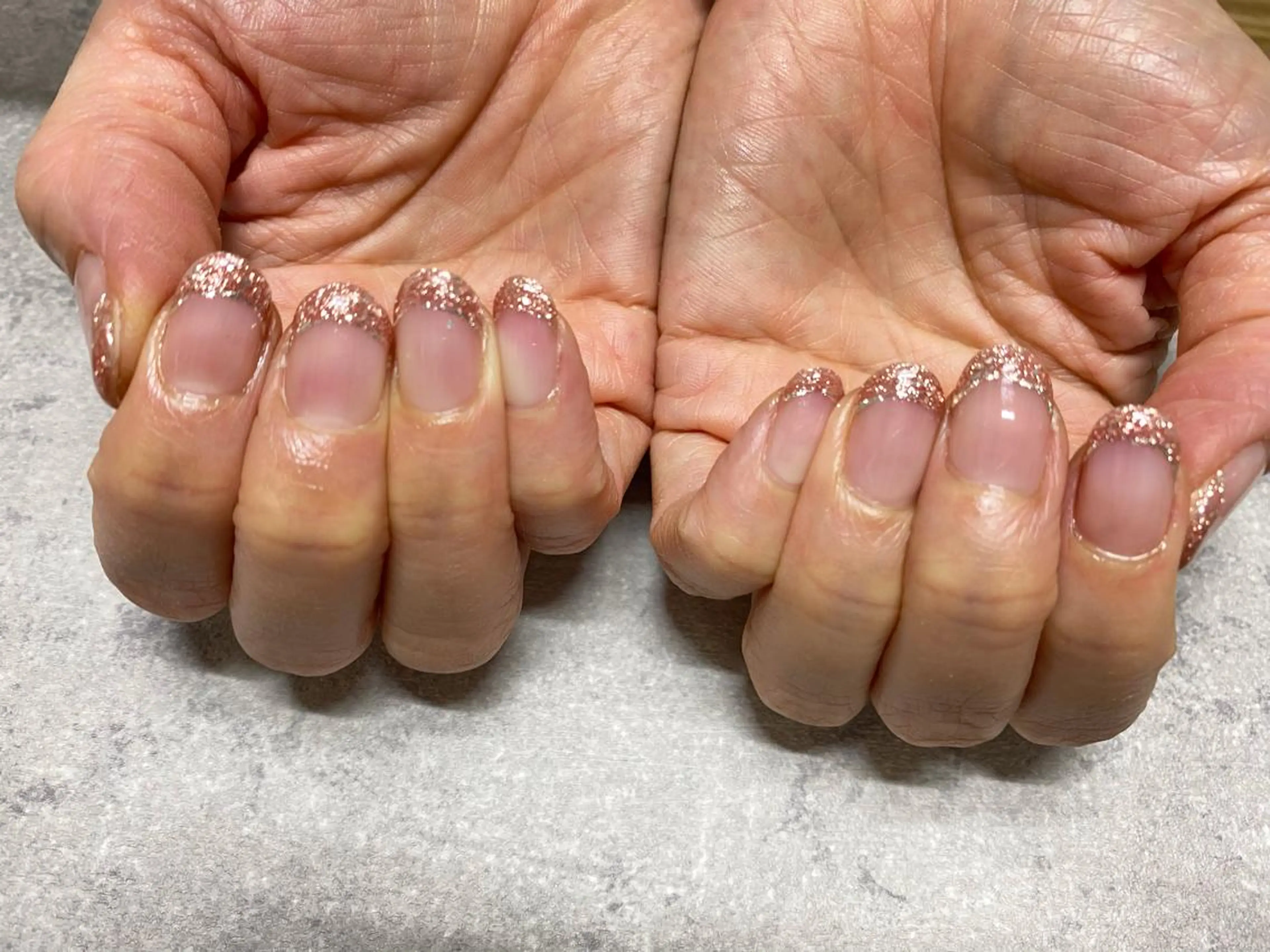 ネイル フレンチネイル ラメ(グリッター) mogunail &blowのネイルデザイン