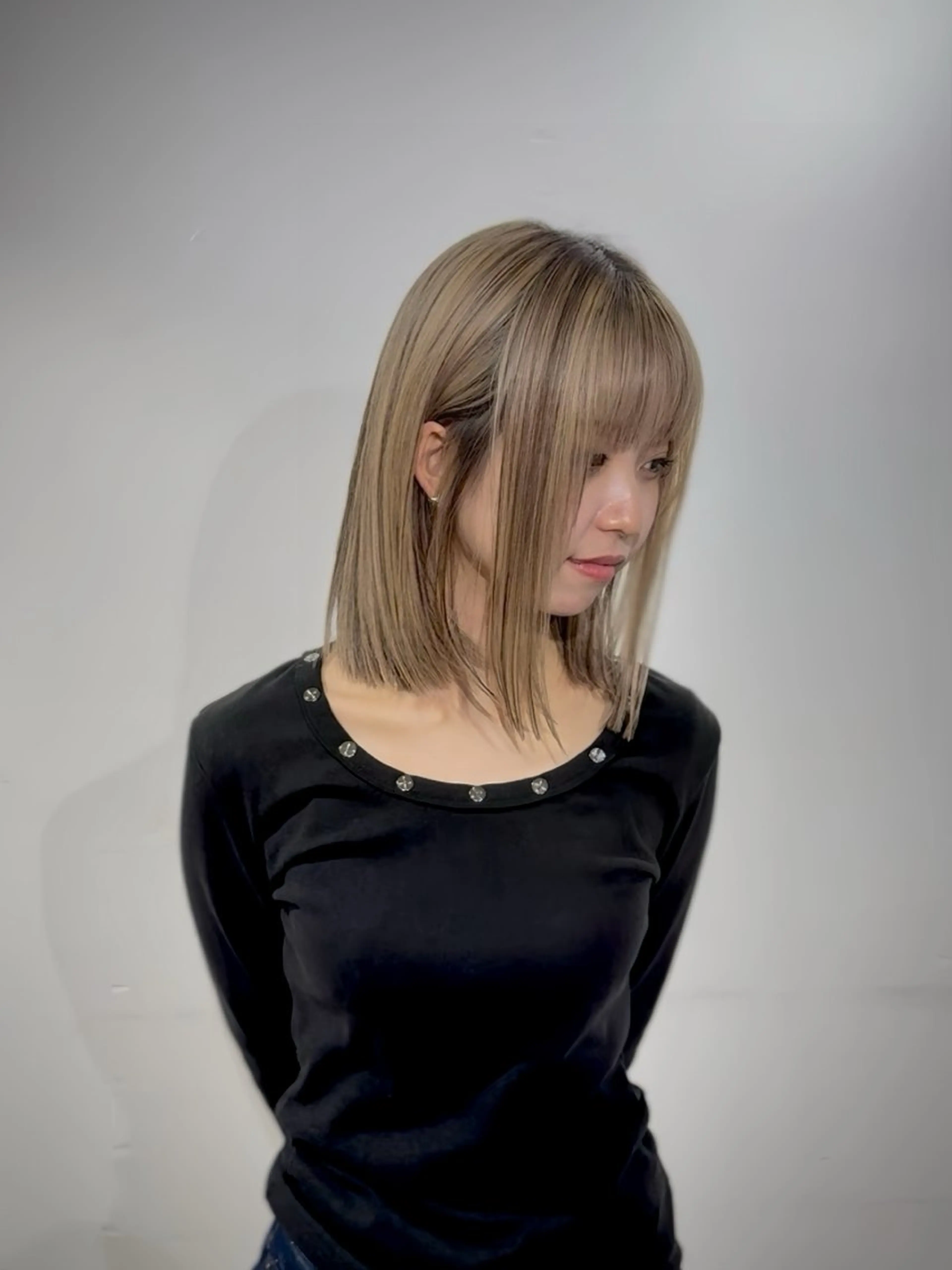 ショート カラー ベージュカラー ブリーチ ブラウンカラー 透明感カラー デザインカラー カット ヘアカラー Kensho 京都駅 ケアブリーチのヘアスタイル