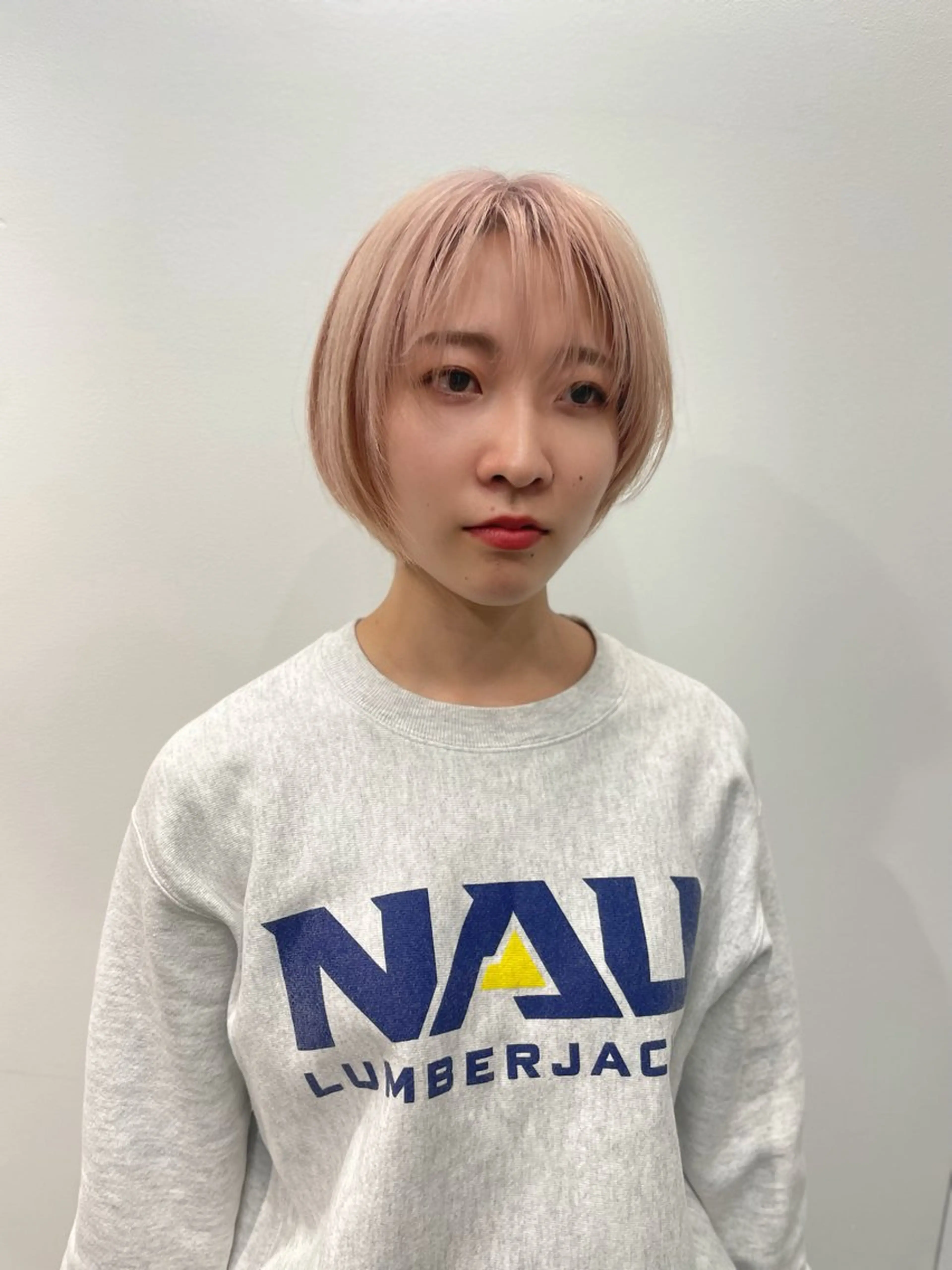 ショート カラー ヘアカラー トリートメント ⭐ハイトーンブリーチ ミルクティーピンクのヘアスタイル