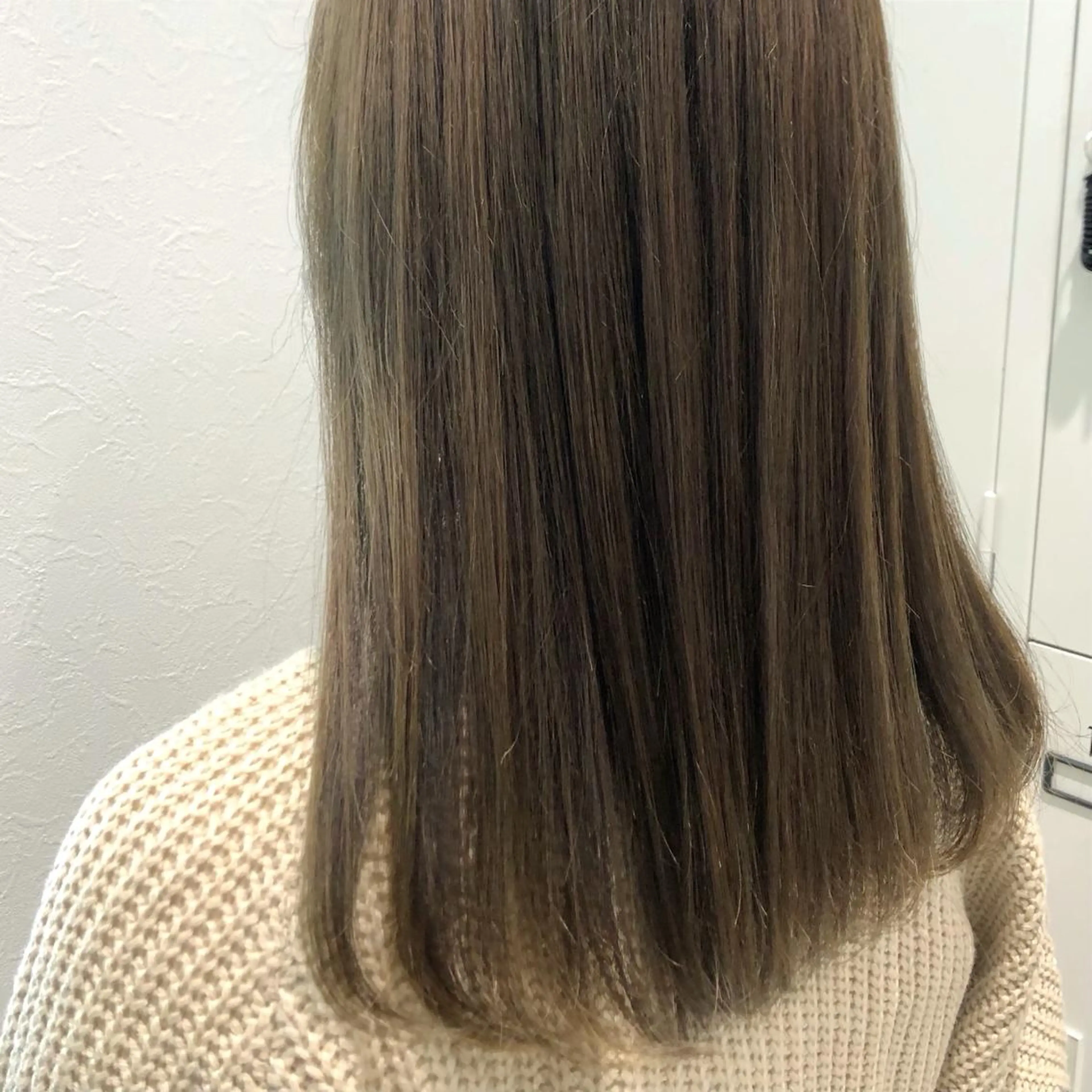 セミロング カラー ベージュカラー オリーブベージュ これた🧸ヘアメ職人 ♡髪質改善♡カラーのヘアスタイル