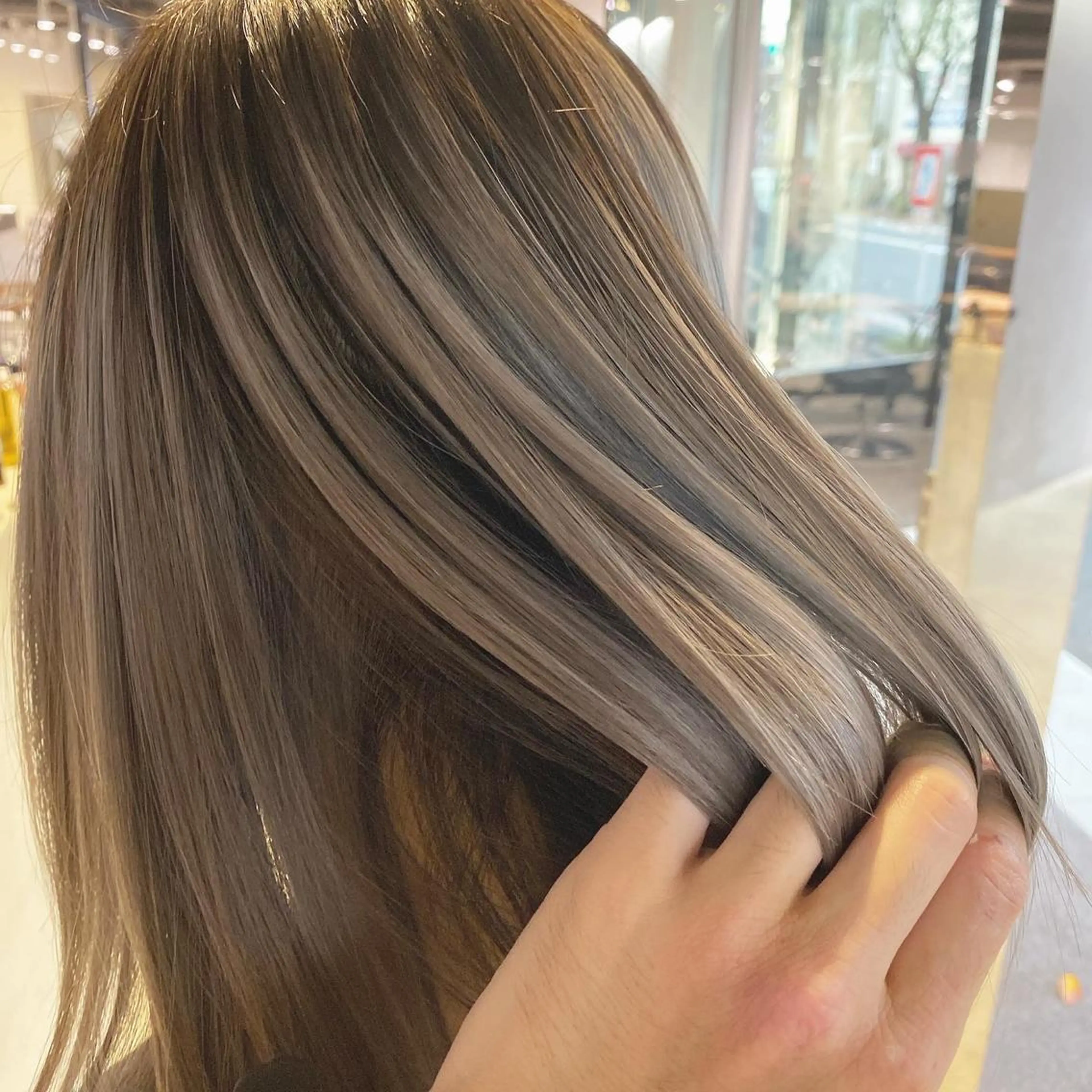 ミディアム 根津 友輔のヘアスタイル