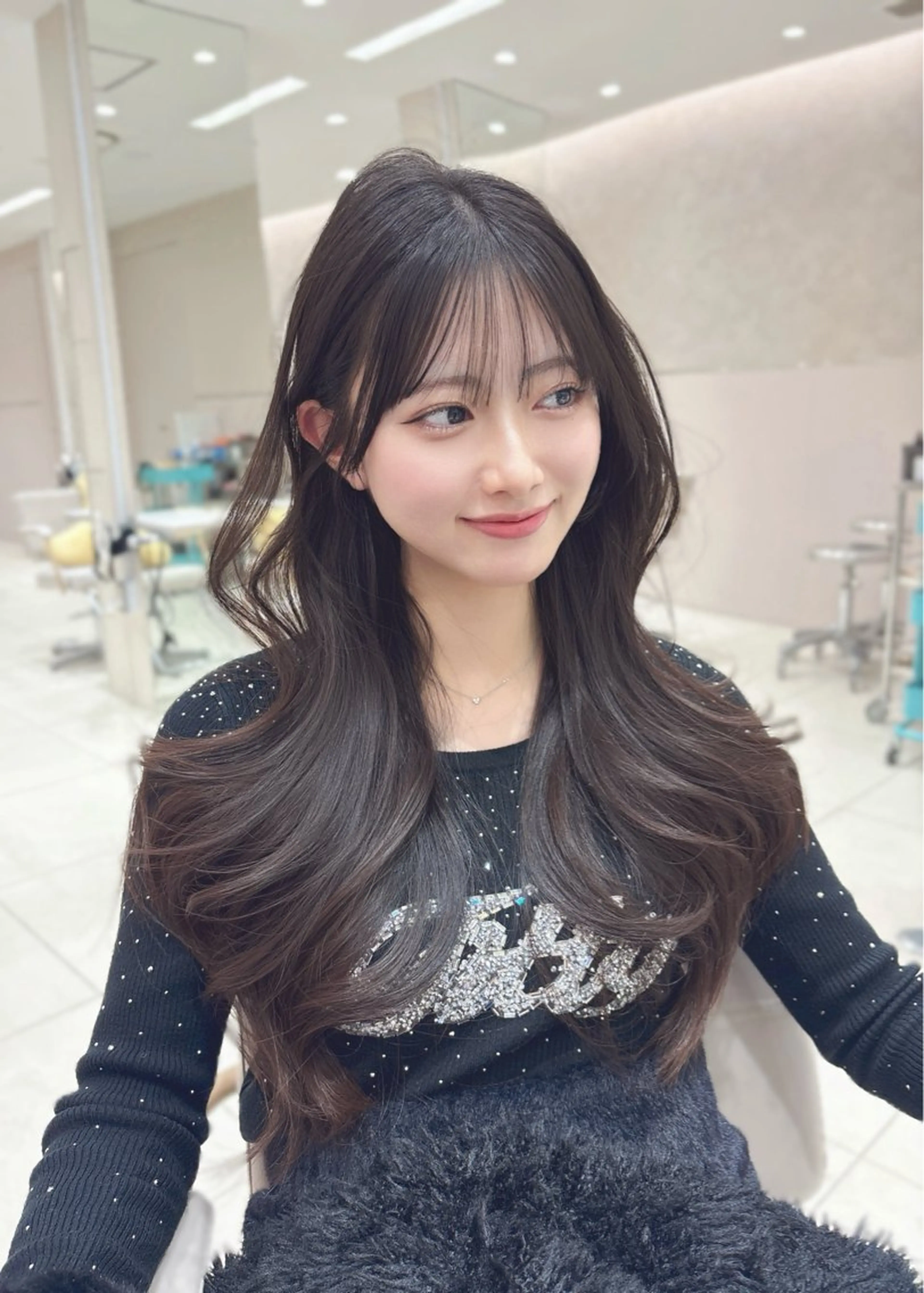 セミロング くびれヘア 韓国風ヘア レイヤーカット 似合わせカット 小顔カット カット ヘアカラー トリートメント 赤み消し透明感カラー 似合わせ前髪柴田礼空のヘアスタイル