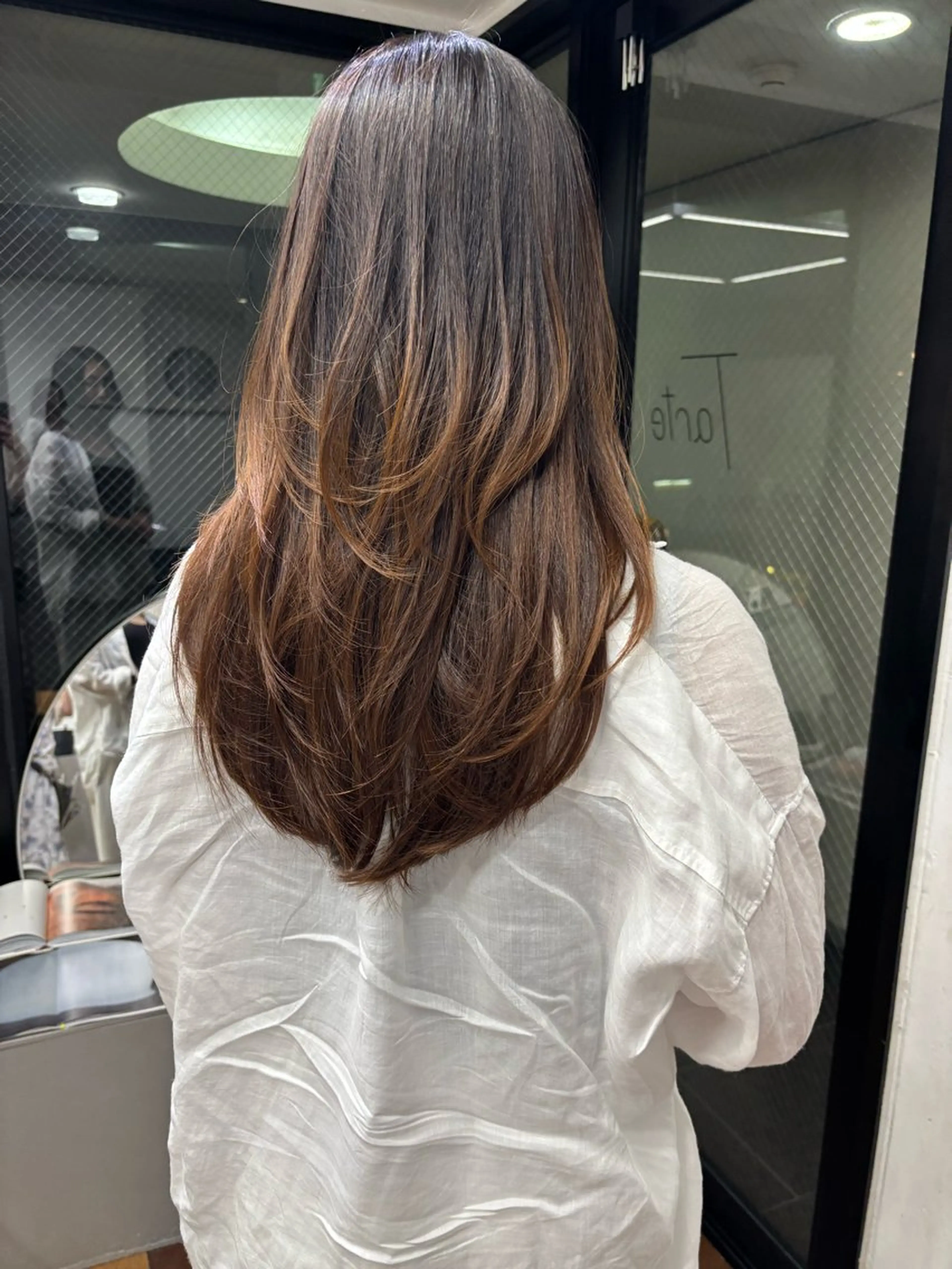 ロング レイヤーカット ロング 柔らかストレートと ツヤカラー/和田陽向のヘアスタイル