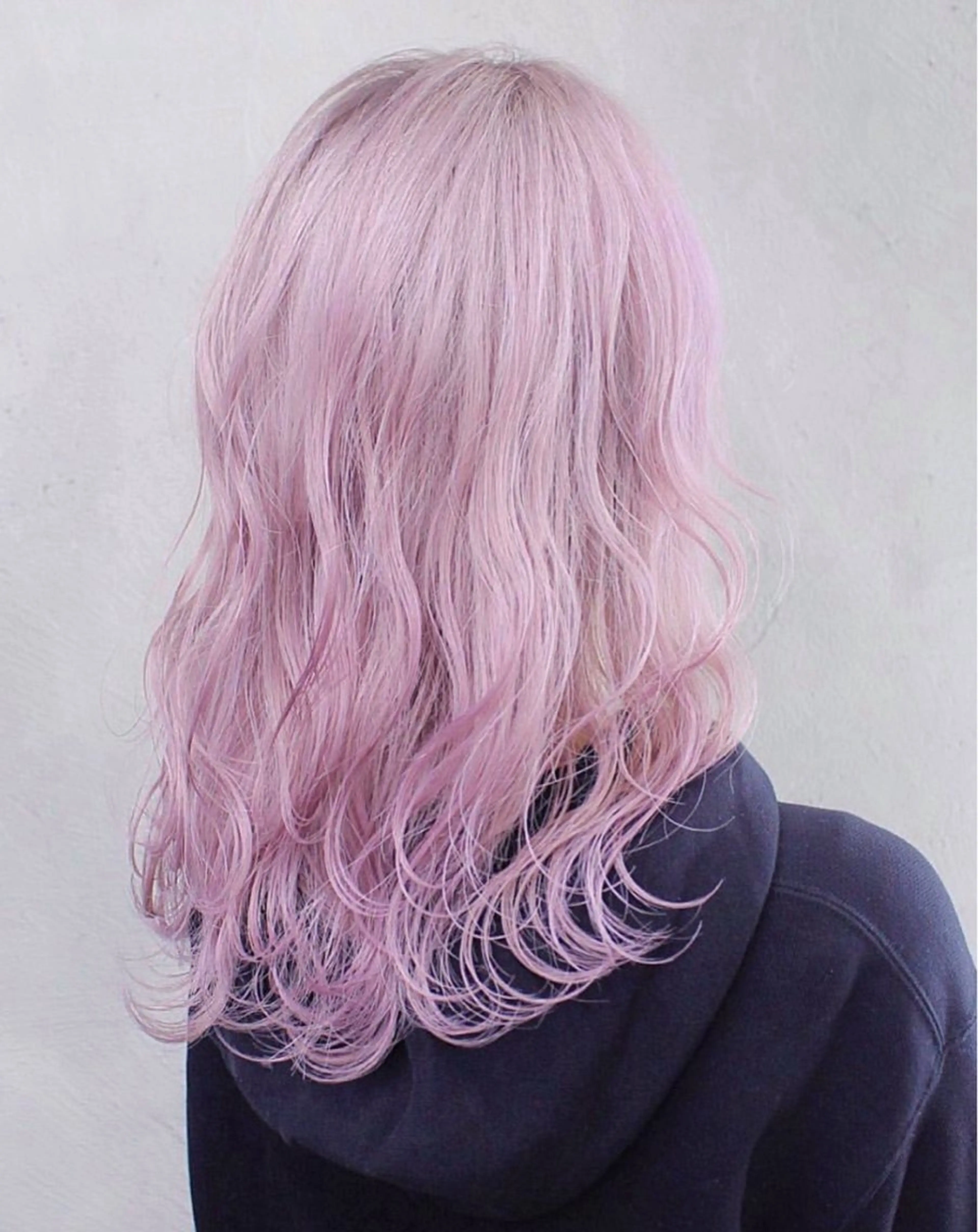 セミロング カラー ブリーチ ピンクカラー ホワイトピンク 似合わせカット Muミュー/ブリーチ ハイトーン　Wカラーのヘアスタイル