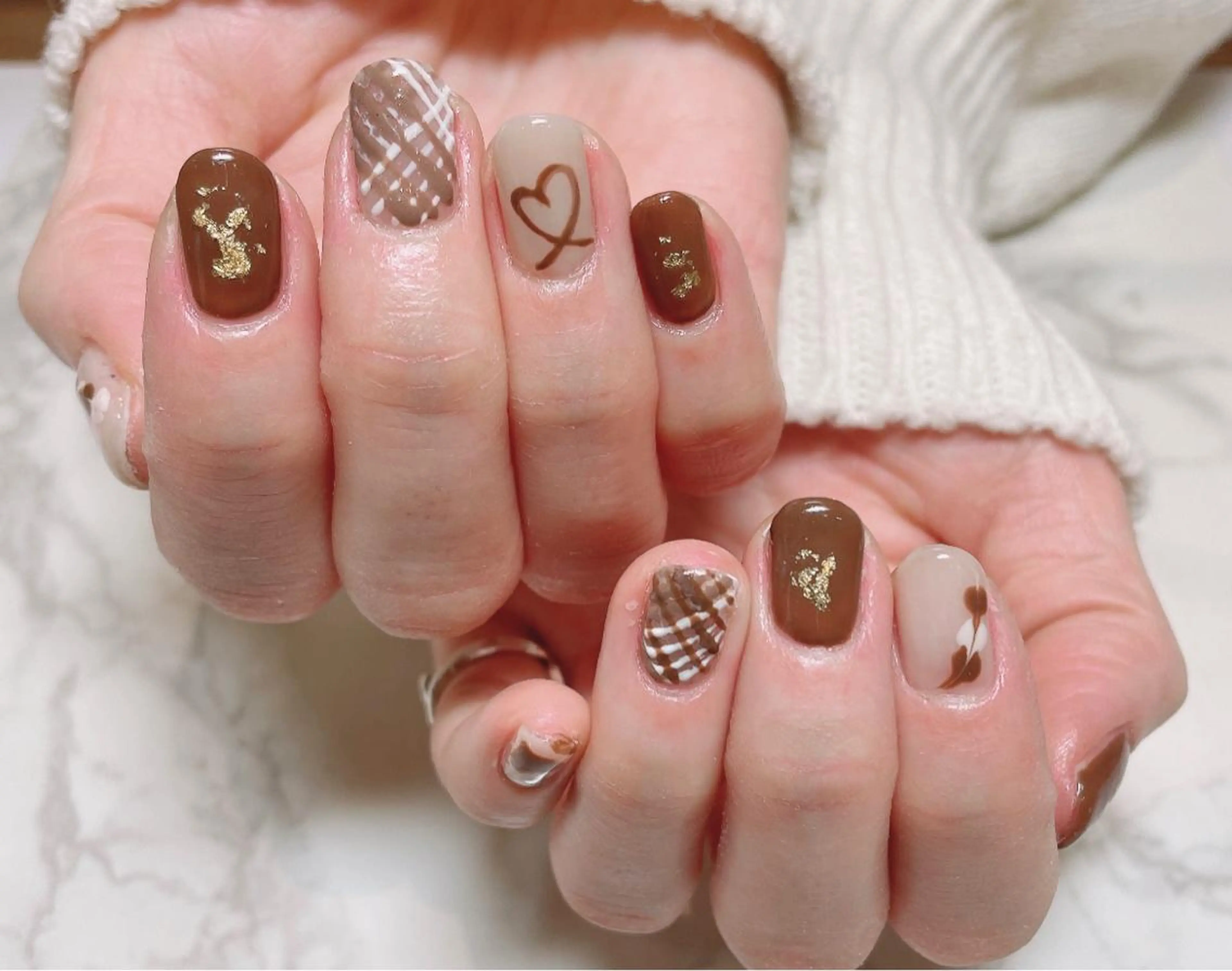 ネイル バレンタイン SINCERELY シンシアリー🌈のネイルデザイン