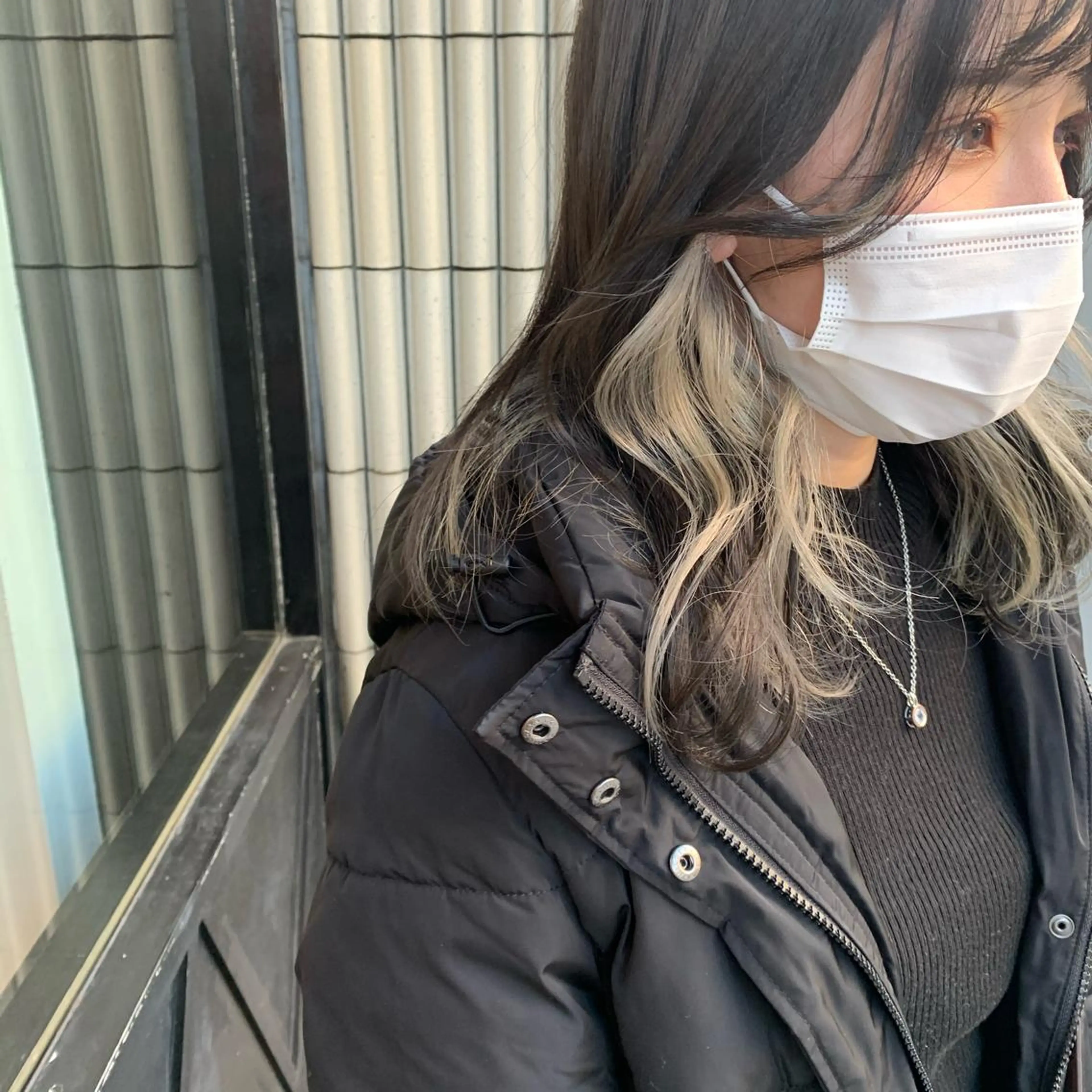 ロング カラー SAKINO． ベージュカラーのヘアスタイル