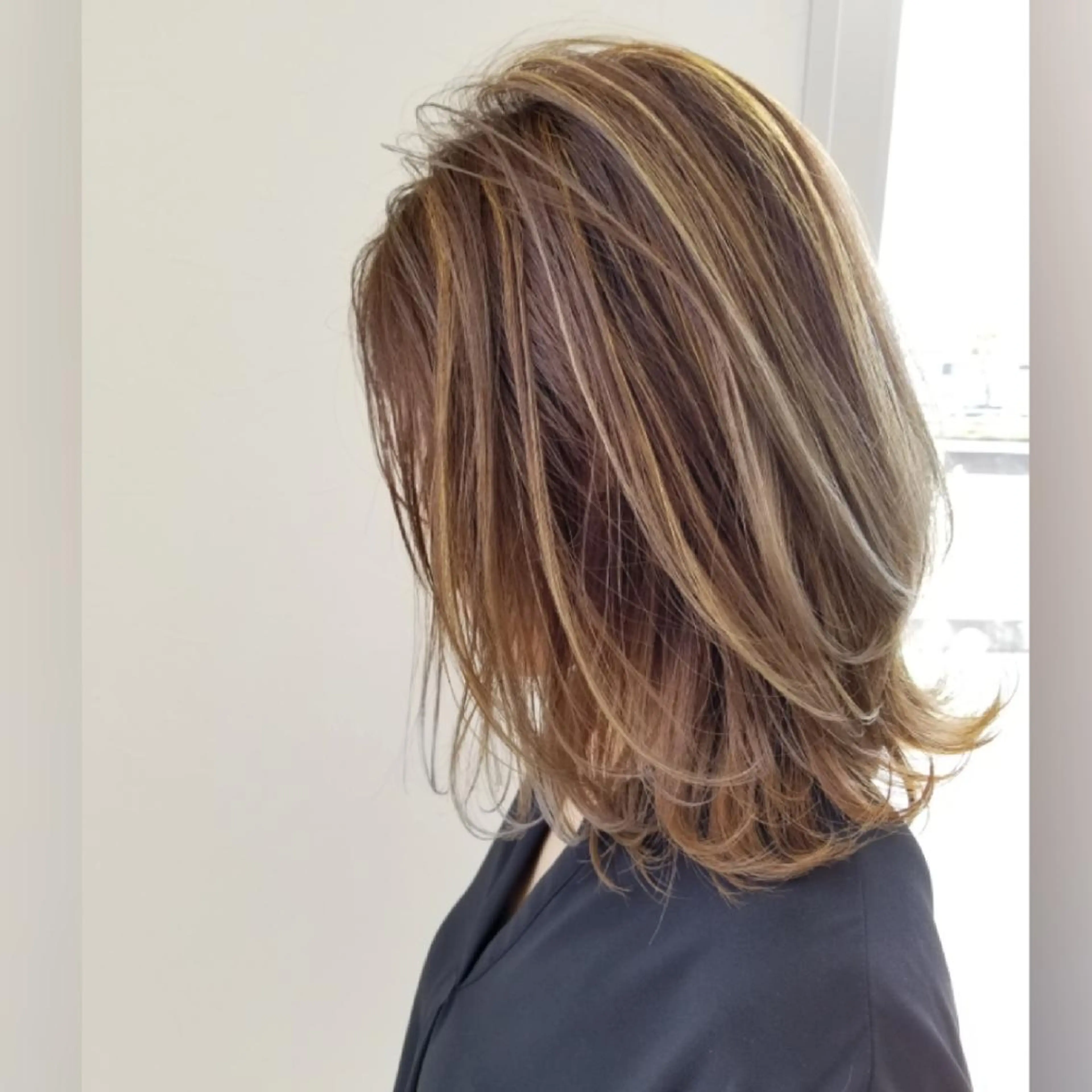 ミディアム カラー ハイライトカラー ハイライト ウルフカット カット ヘアカラー トリートメント レイヤーカット/ ウルフカット/大橋 のヘアスタイル