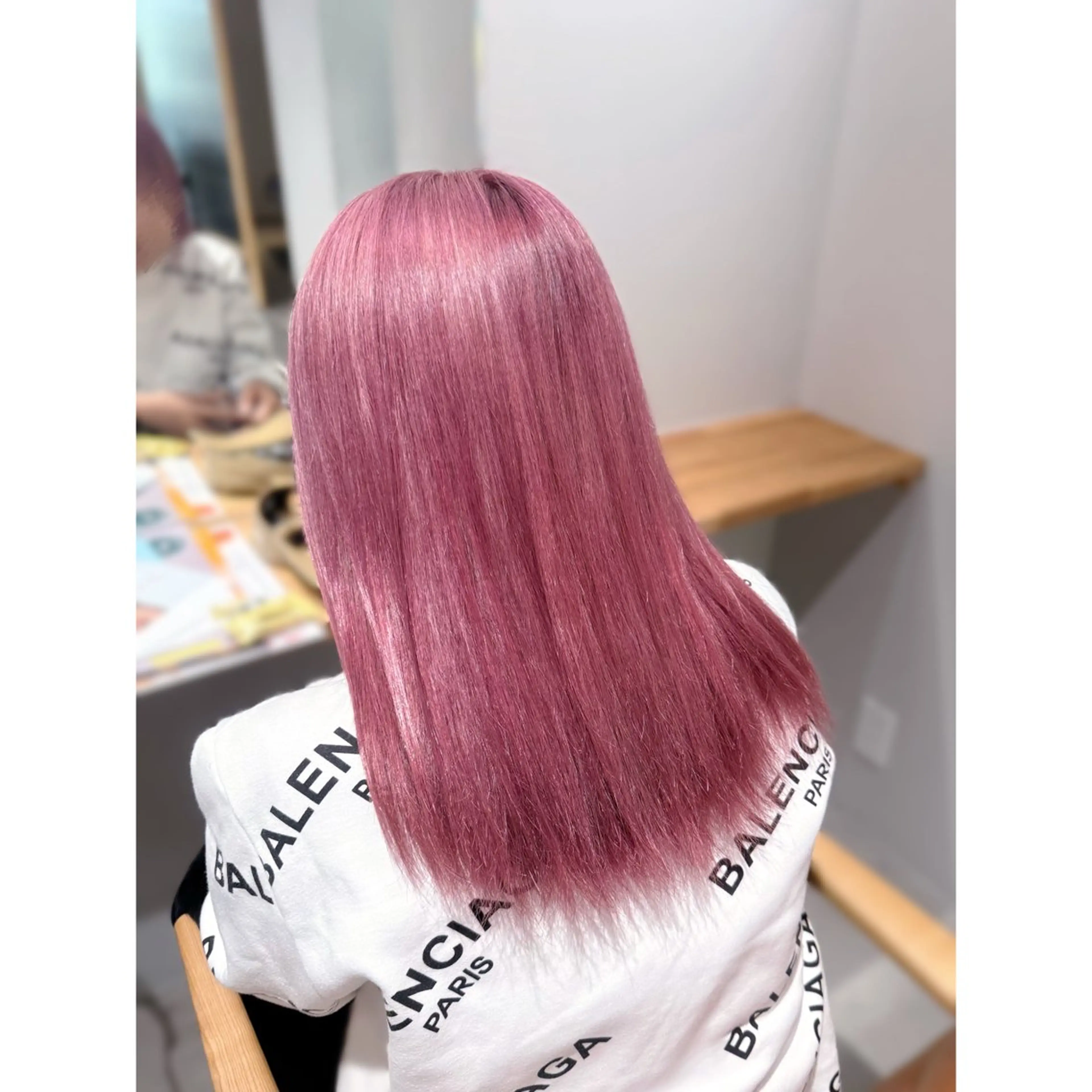 セミロング カラー ブリーチ ヘアカラー 佐藤 歩菜のヘアスタイル