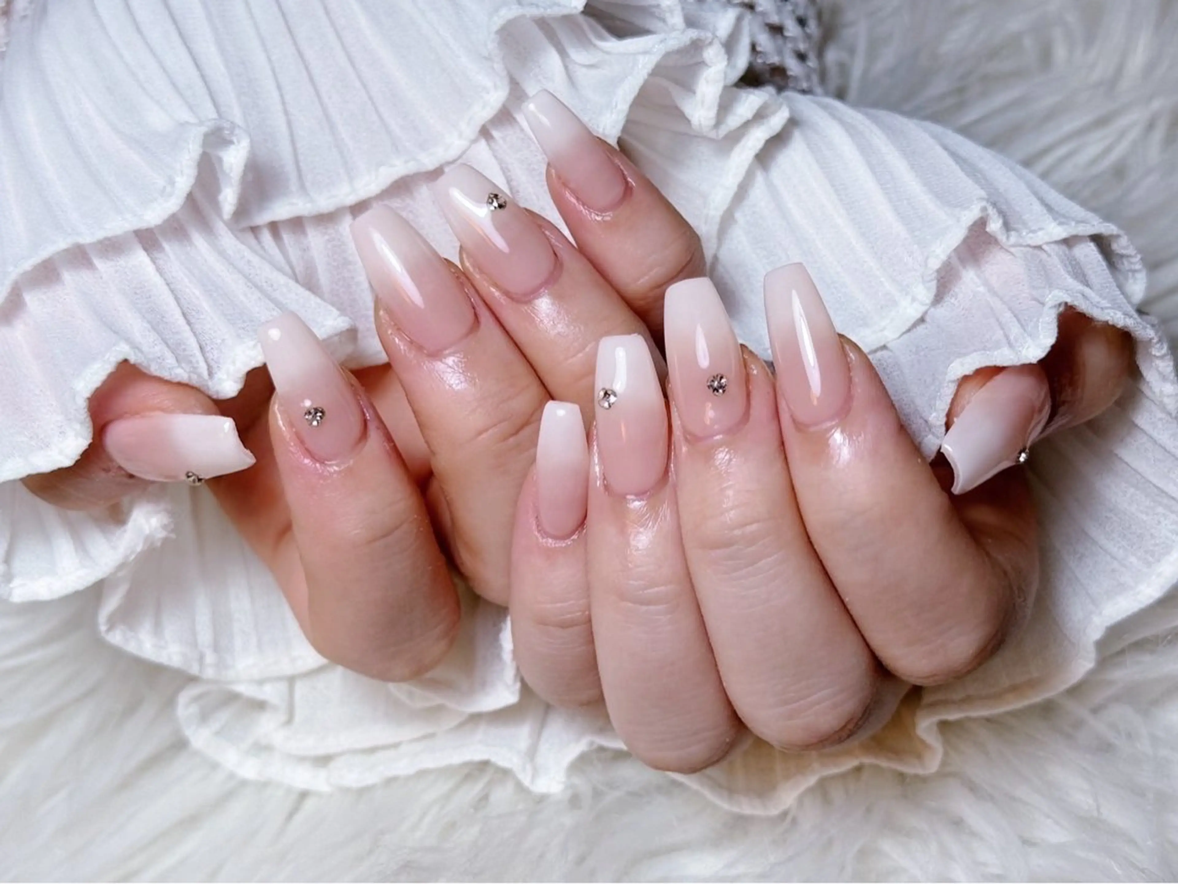 ネイル チークネイル 長さ出し フラワーネイル フレンチネイル ガーリー ハンドネイル NEW NAIL 池袋のネイルデザイン