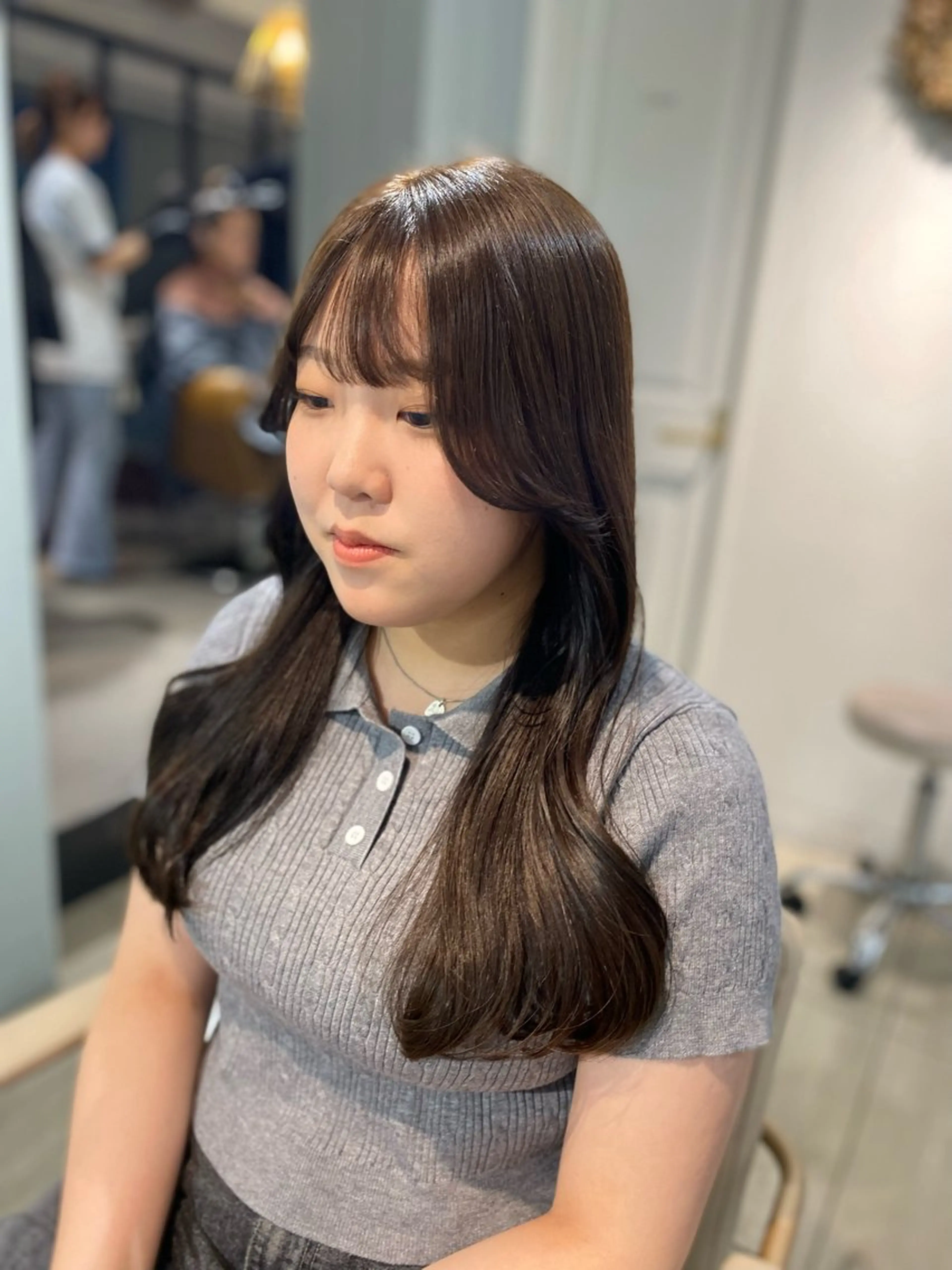 セミロング カラー ベージュカラー オリーブベージュ くびれヘア 顔まわりレイヤー 顔周りカット カット ヘアカラー トリートメント 韓国風レイヤーカット 💎髪質改善"yuiのヘアスタイル