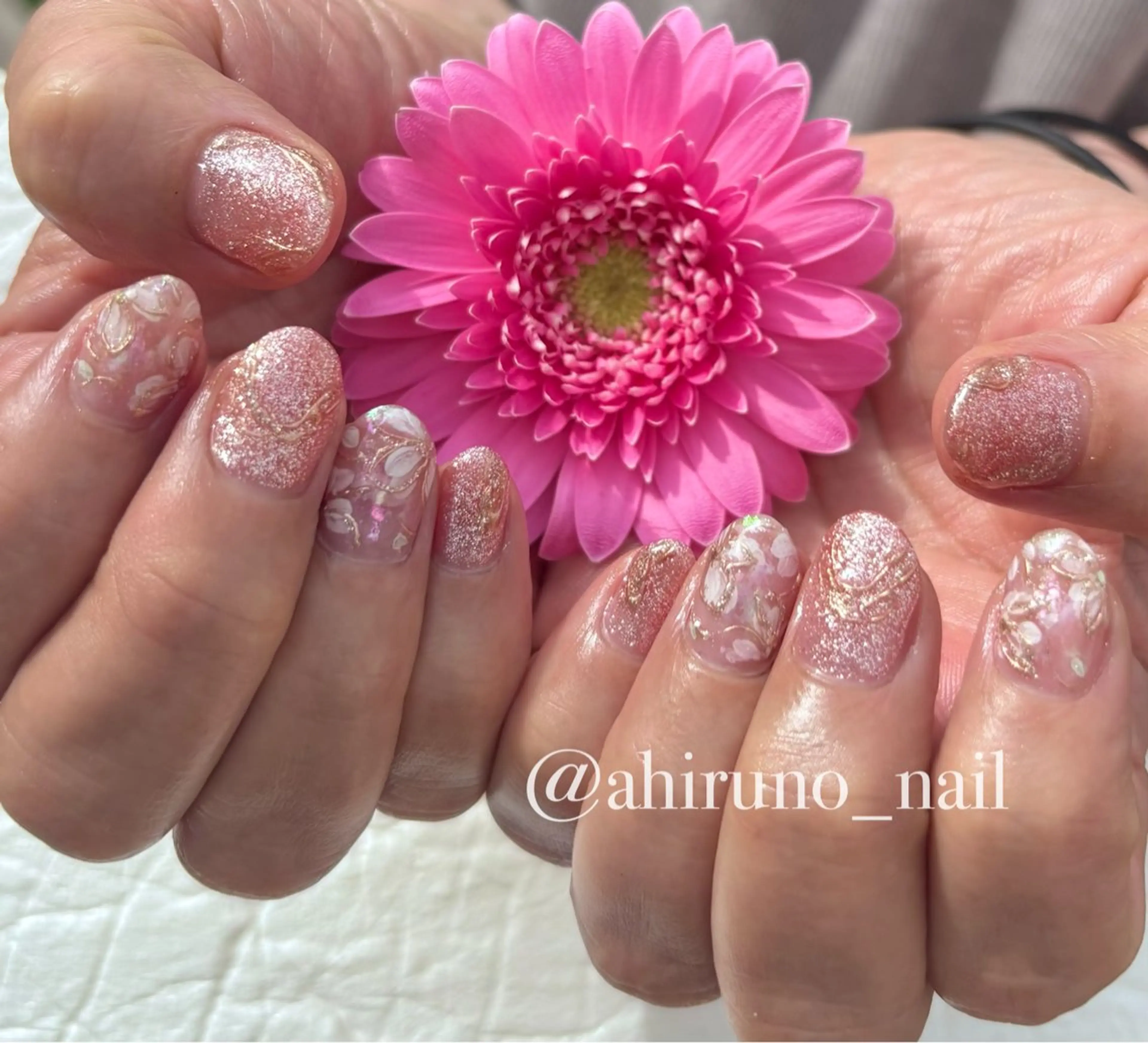 ネイル アートネイル フラワーネイル ラメ(グリッター) ピンク 春ネイル ハンドネイル 東京あきる野市ネイル ✿ ｙｕiのネイルデザイン