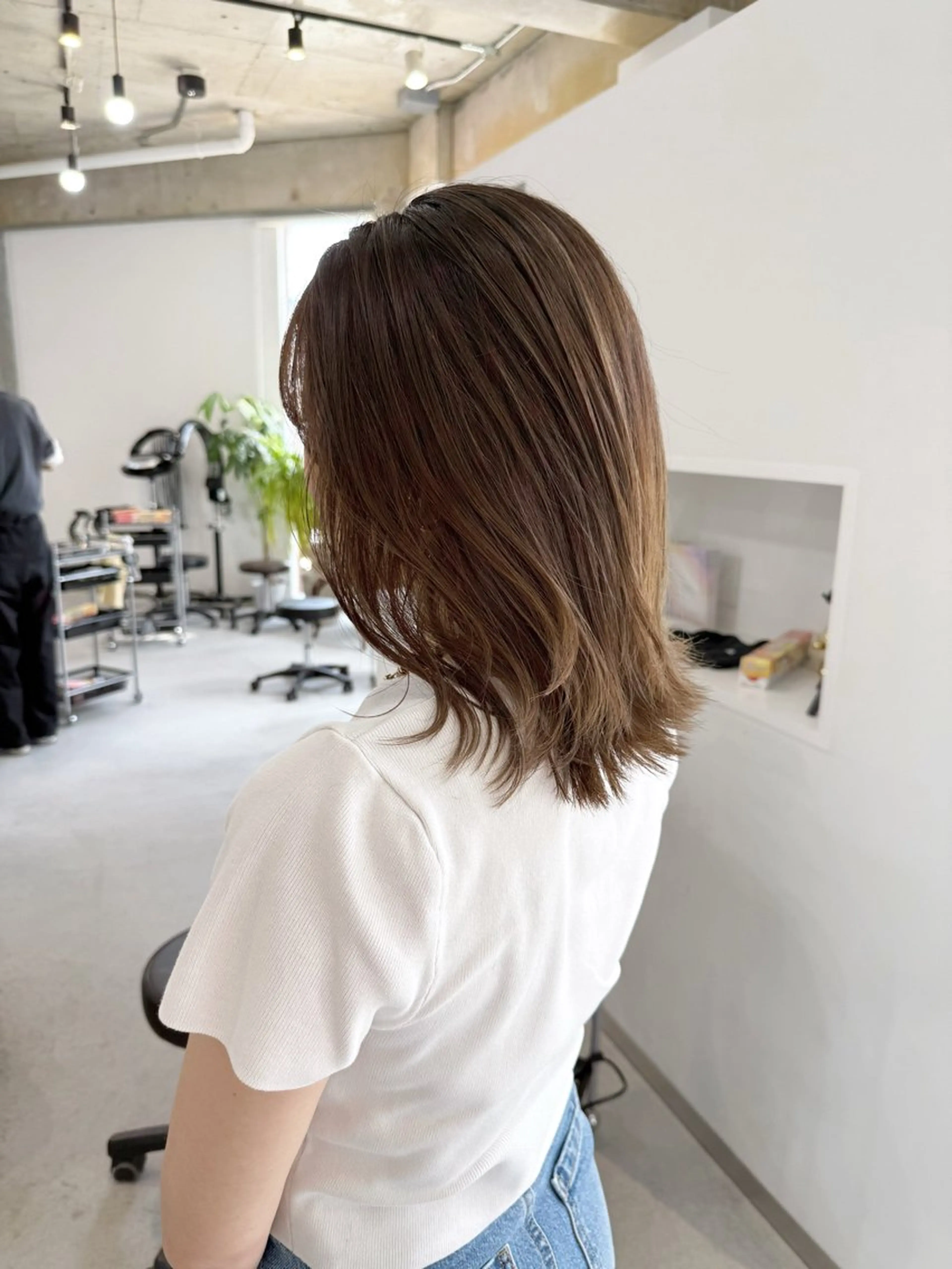 ミディアム カラー くびれヘア カット ヘアカラー トリートメント カイリ /レイヤーカットのヘアスタイル