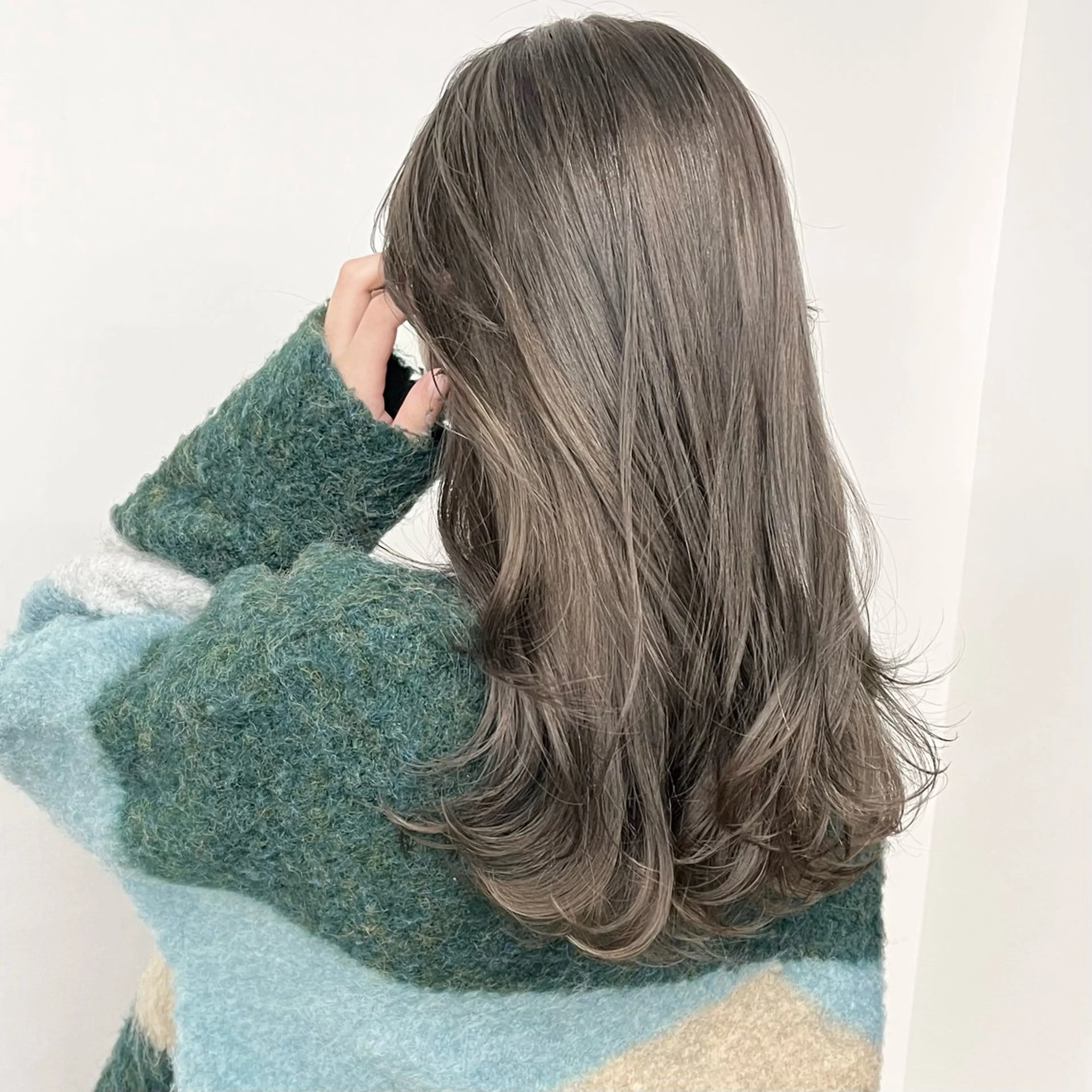 セミロング カラー グレージュ オリーブグレージュ オリーブグレー ヘアカラー トリートメント No1韓国風レイヤー &カチモリ✨ /サキのヘアスタイル