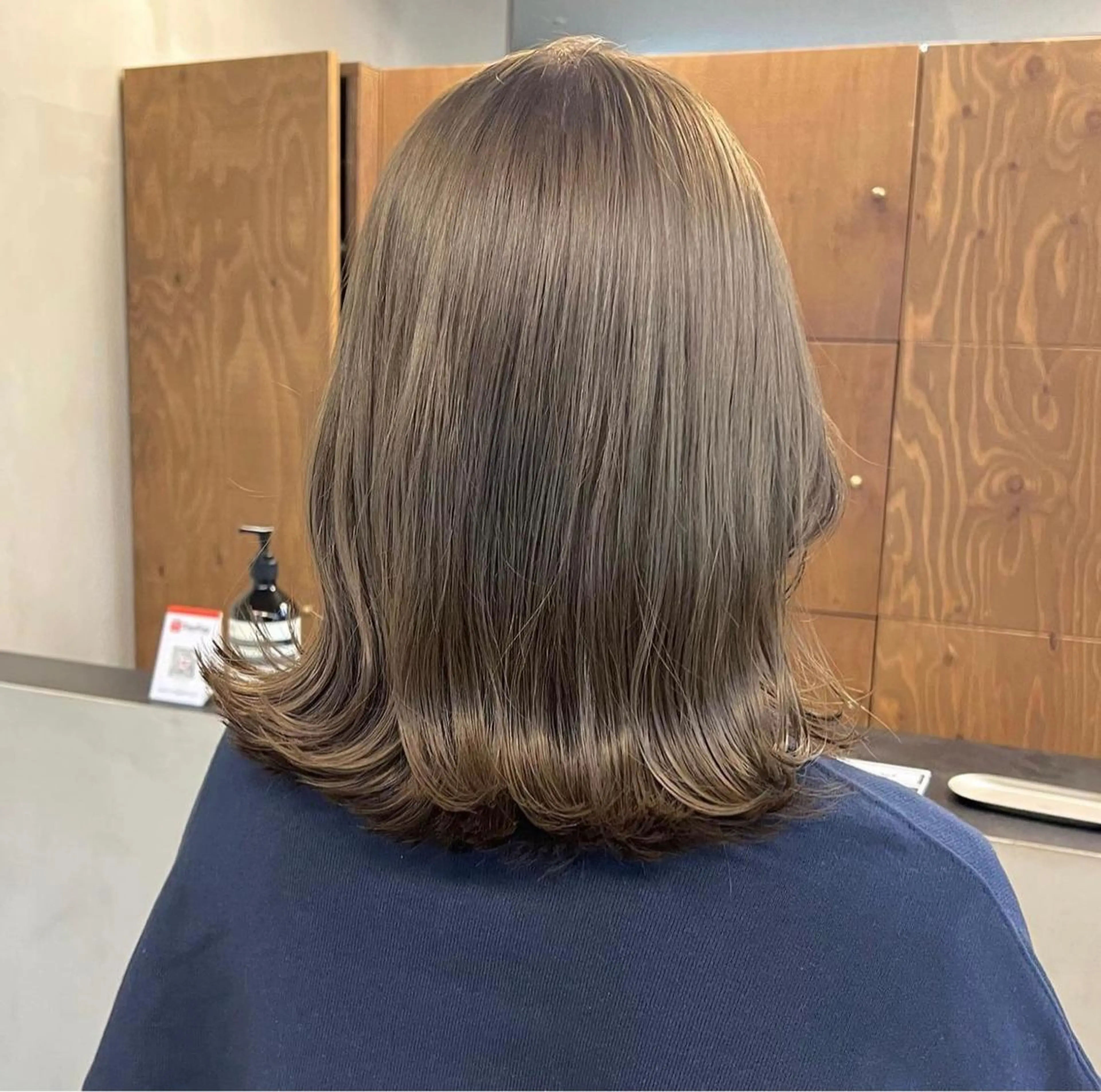 ミディアム カラー パーマ ヘアアレンジ メンズ キッズ ネイル マツエク・マツパ アイブロウ 赤色 カット ヘアカラー トリートメント 前川 朋香のヘアスタイル