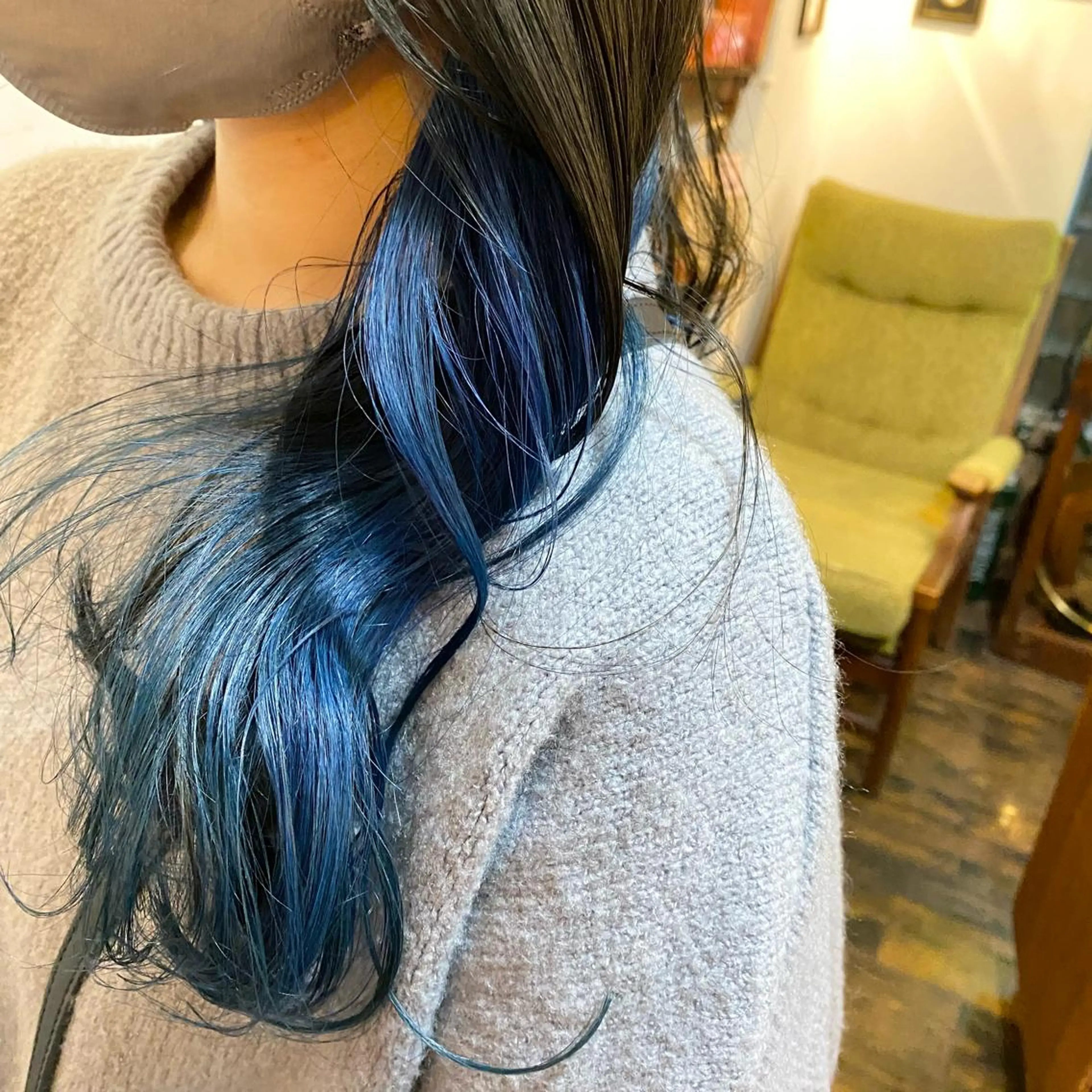 セミロング カラー ブリーチ ブルーカラー インナーカラー カット ヘアカラー トリートメント ヘッドスパ BRITS 渡辺 菜々子のヘアスタイル