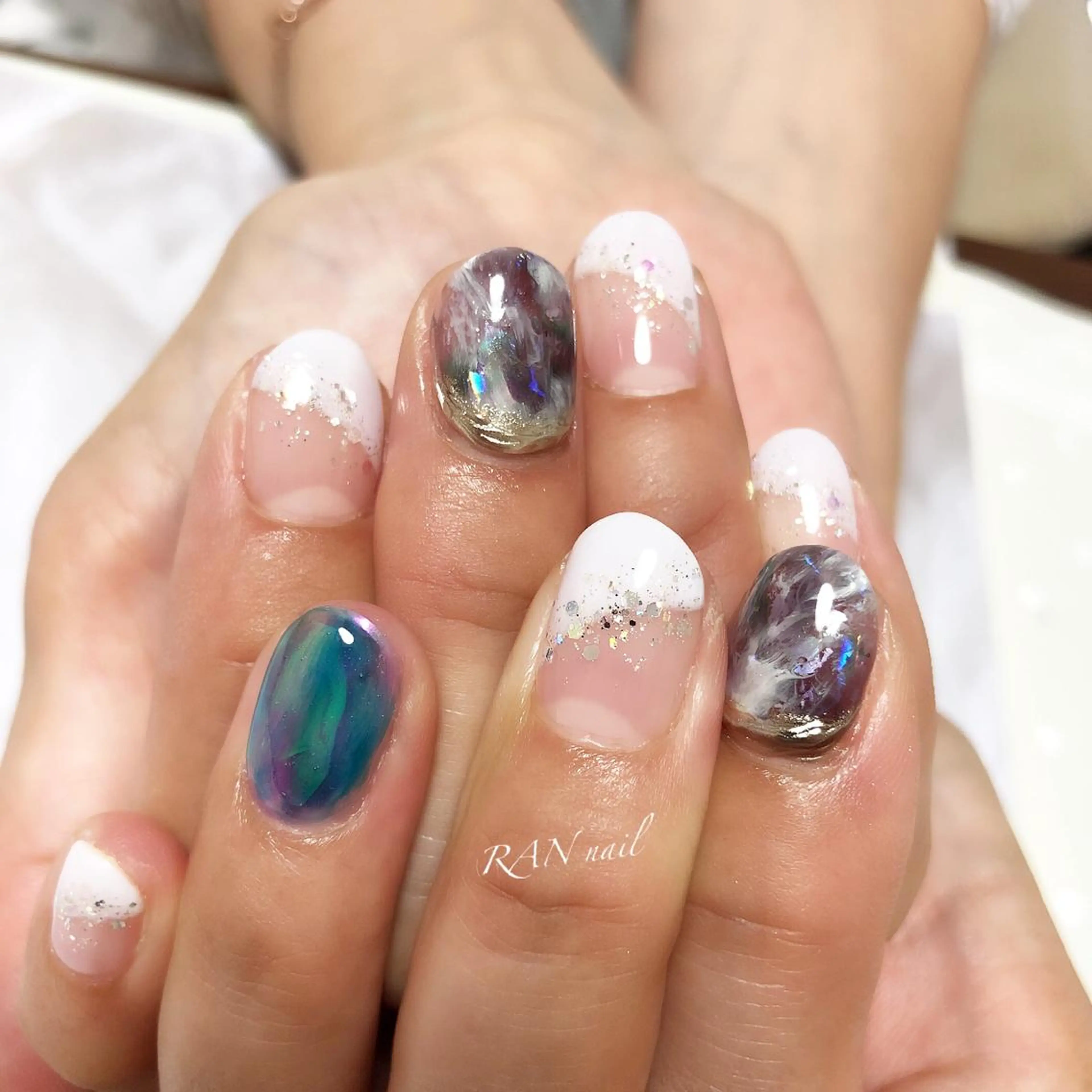 ネイル フットネイル キラキラネイル オフィスネイル 赤色 春ネイル ハンドネイル フットネイル RAN nailのネイルデザイン