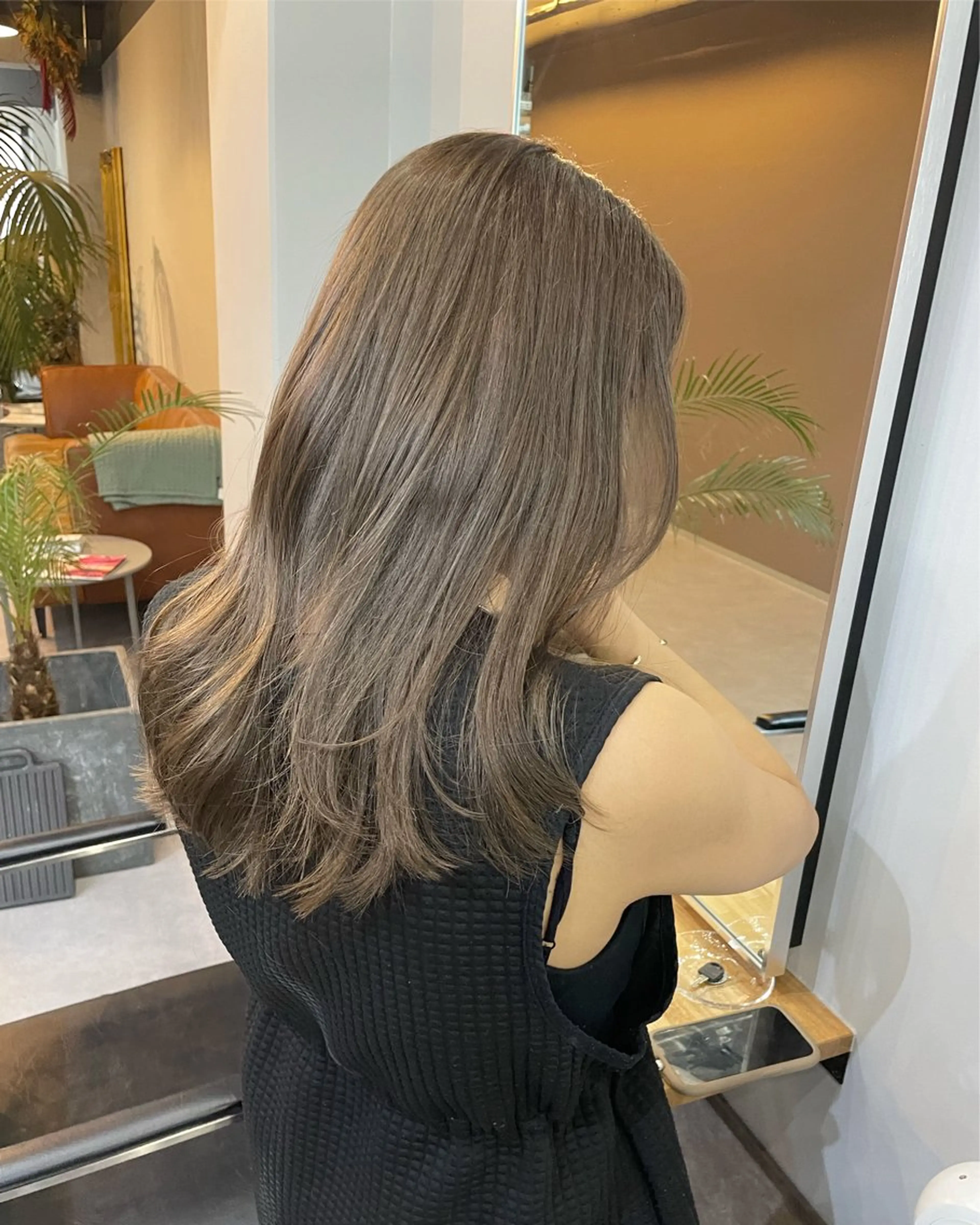 セミロング カラー ミルクティーベージュ ❤︎レイヤー　MIAのヘアスタイル