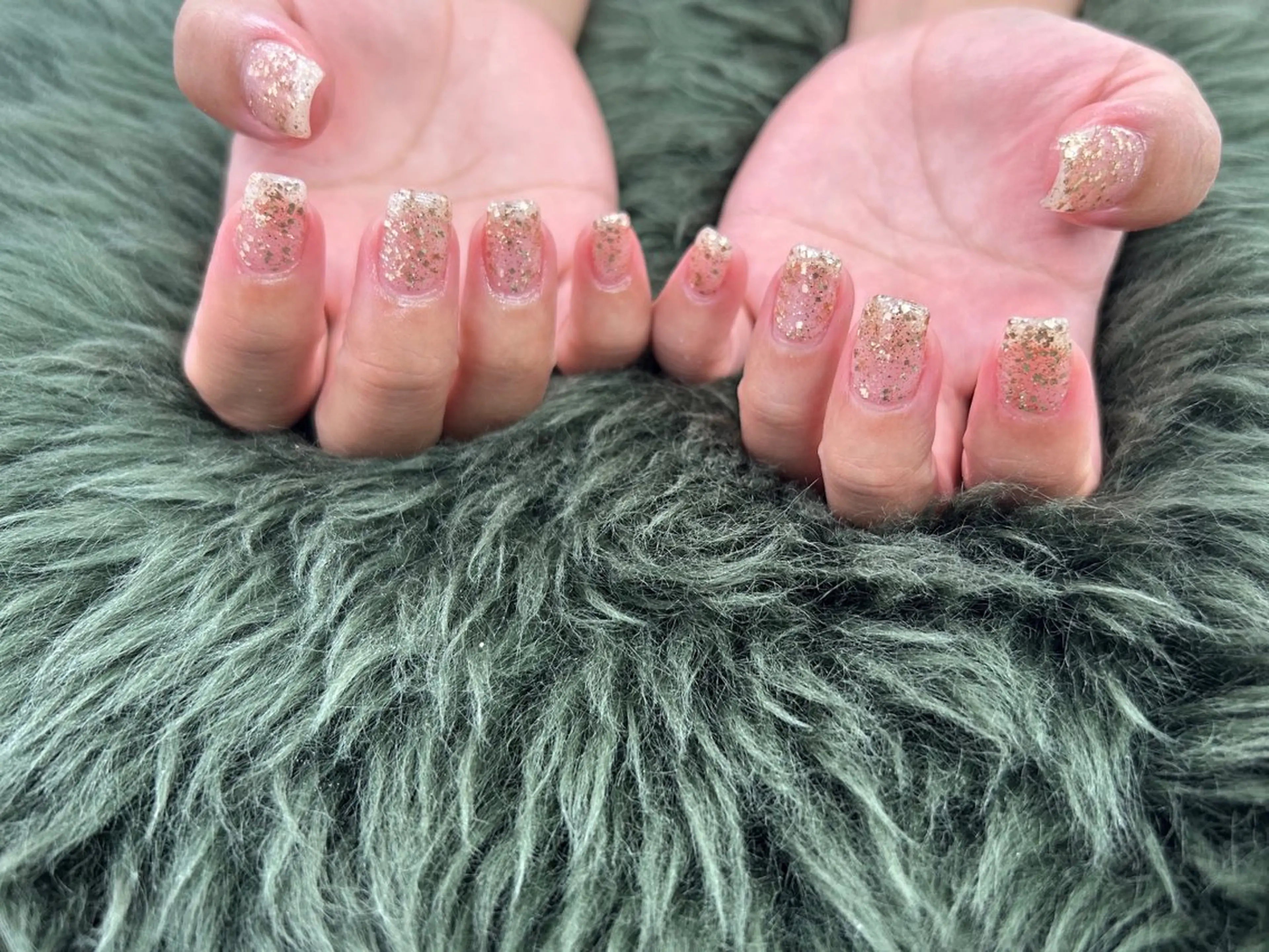 ネイル ホログラムネイル ラメ(グリッター) ハンドネイル Nail Salon agré所属・agré ネイルサロン　アグレのネイルデザイン