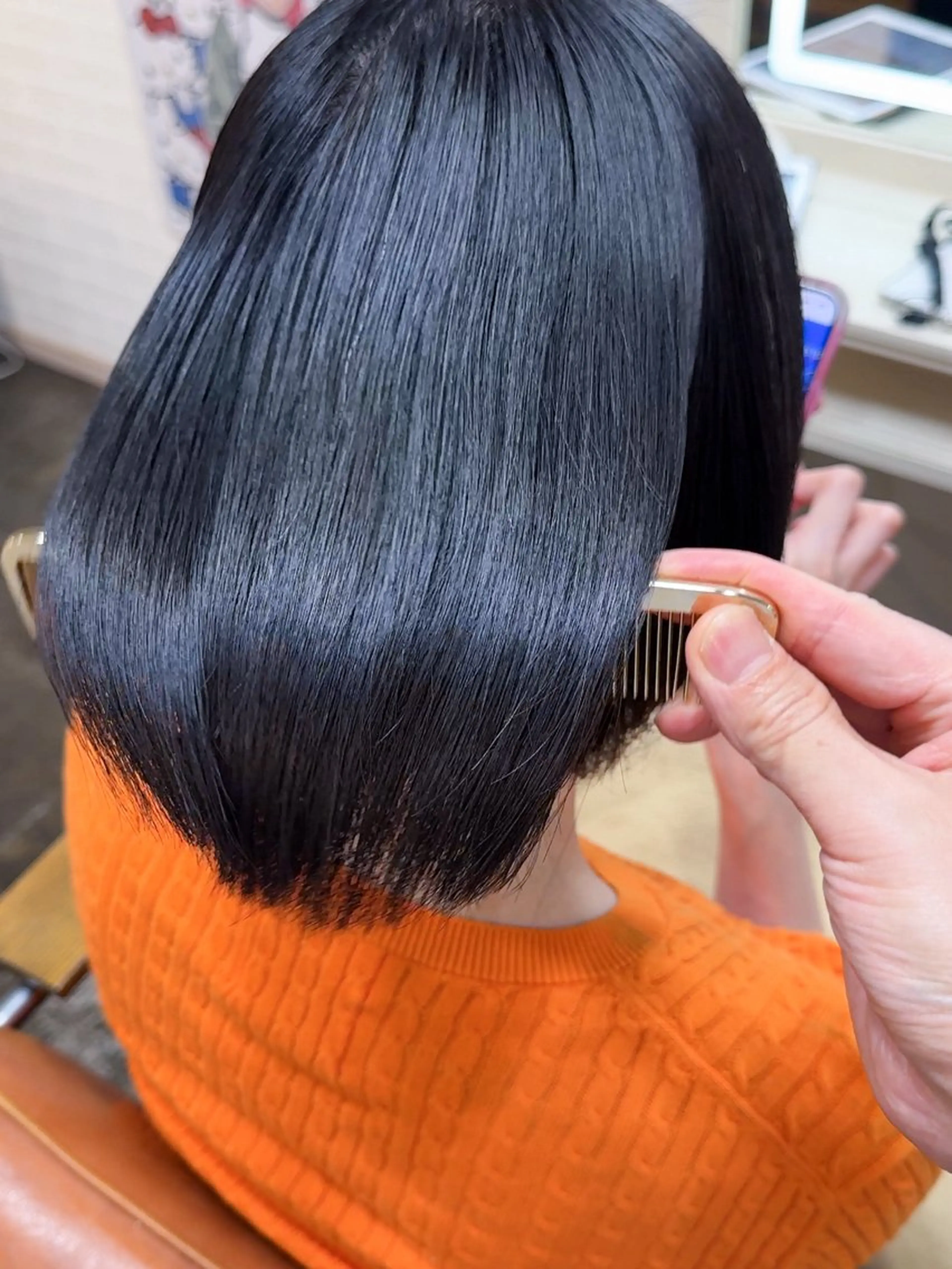 ショート カラー 黒髪 ブルーカラー ブルーブラック Chic シックのヘアスタイル