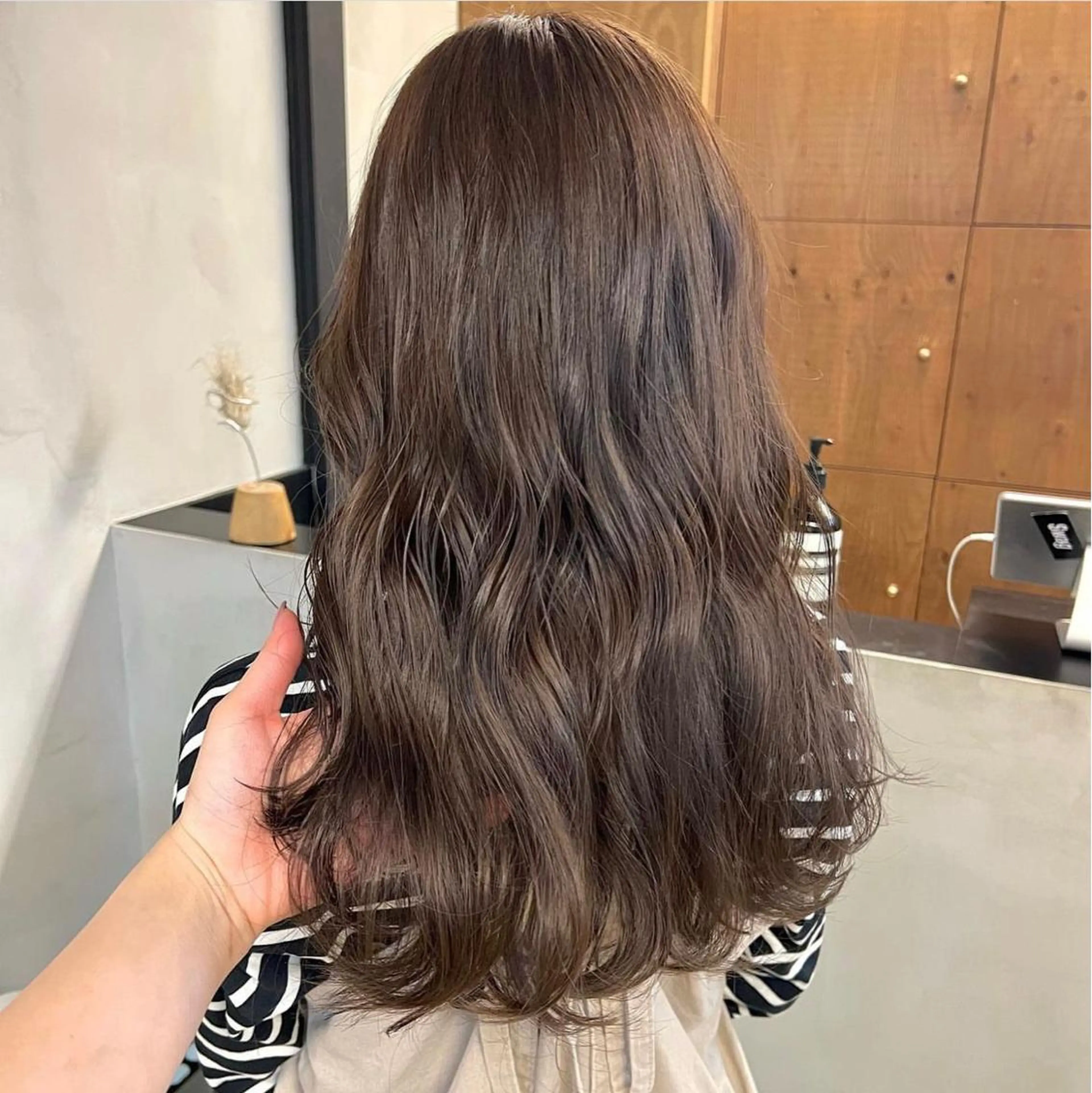 ロング カラー パーマ ヘアアレンジ メンズ キッズ ネイル マツエク・マツパ アイブロウ カット ヘアカラー トリートメント 前川 朋香のヘアスタイル