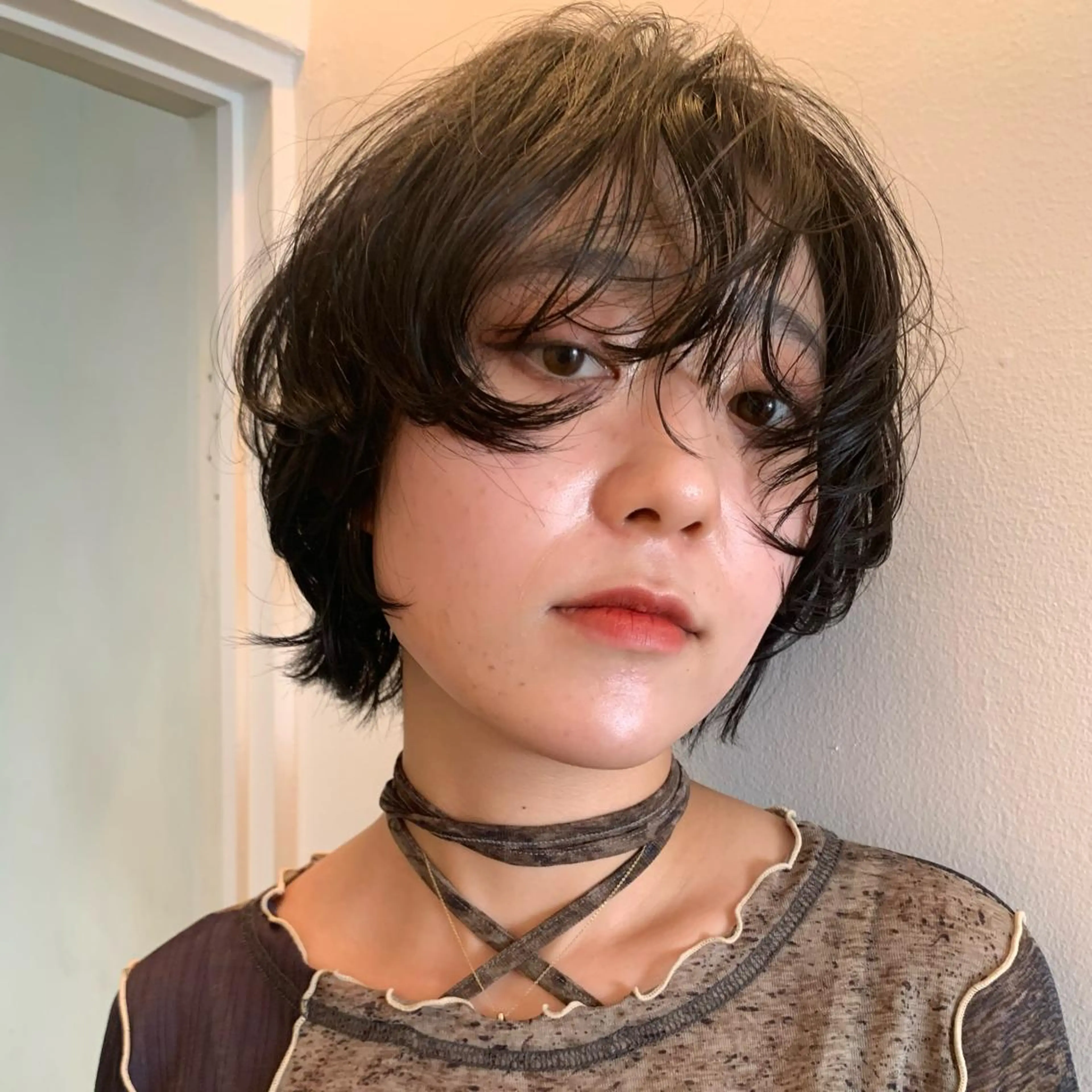 ショート カラー 黒髪 ブルーカラー パーマ Terve. 水野 菜々香のヘアスタイル