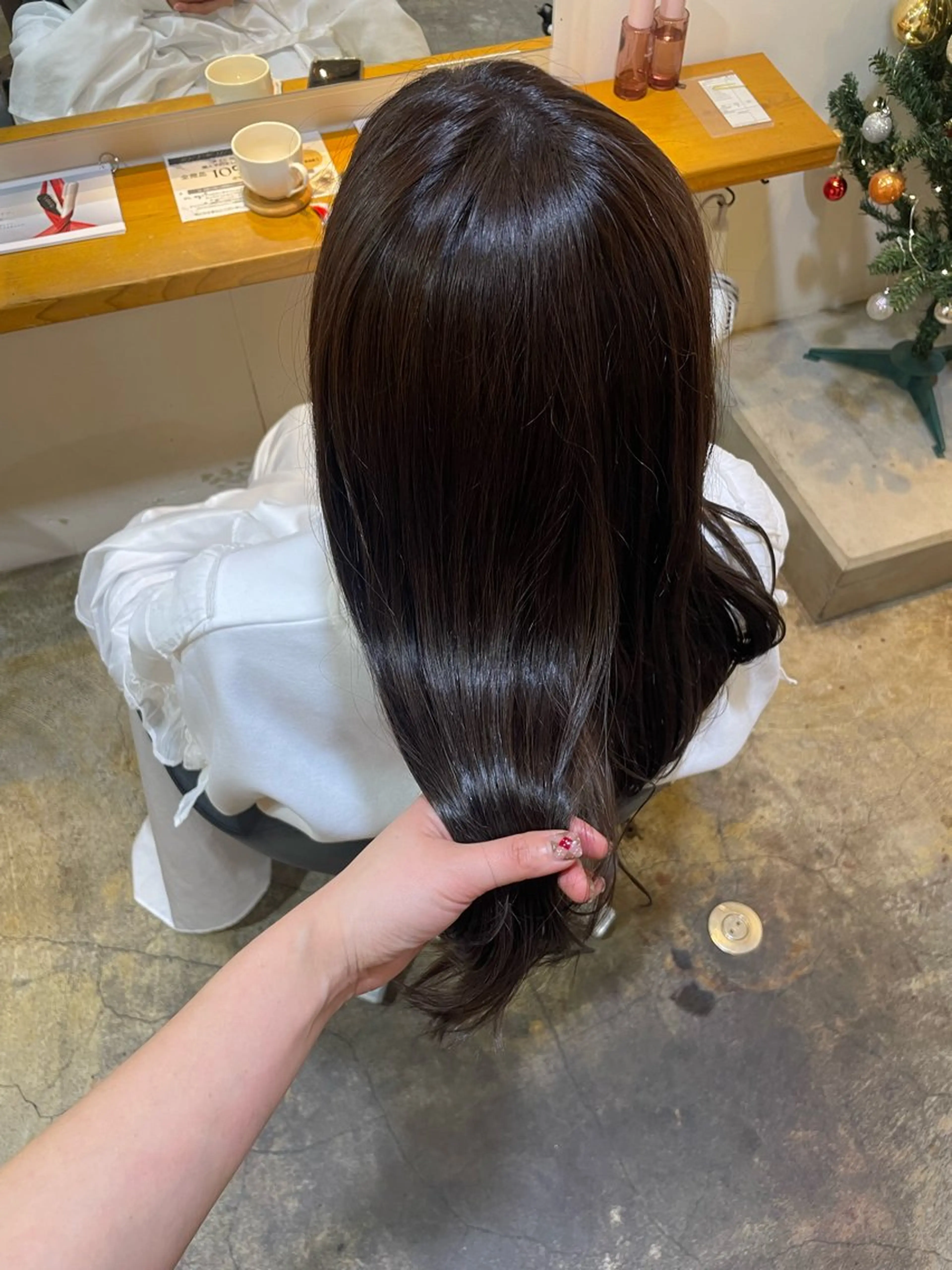 セミロング カラー グレージュ ラベンダーカラー ラベンダーグレージュ ラベンダーグレー カット ヘアカラー トリートメント MIOベージュカラー 柔らかいカラーのヘアスタイル