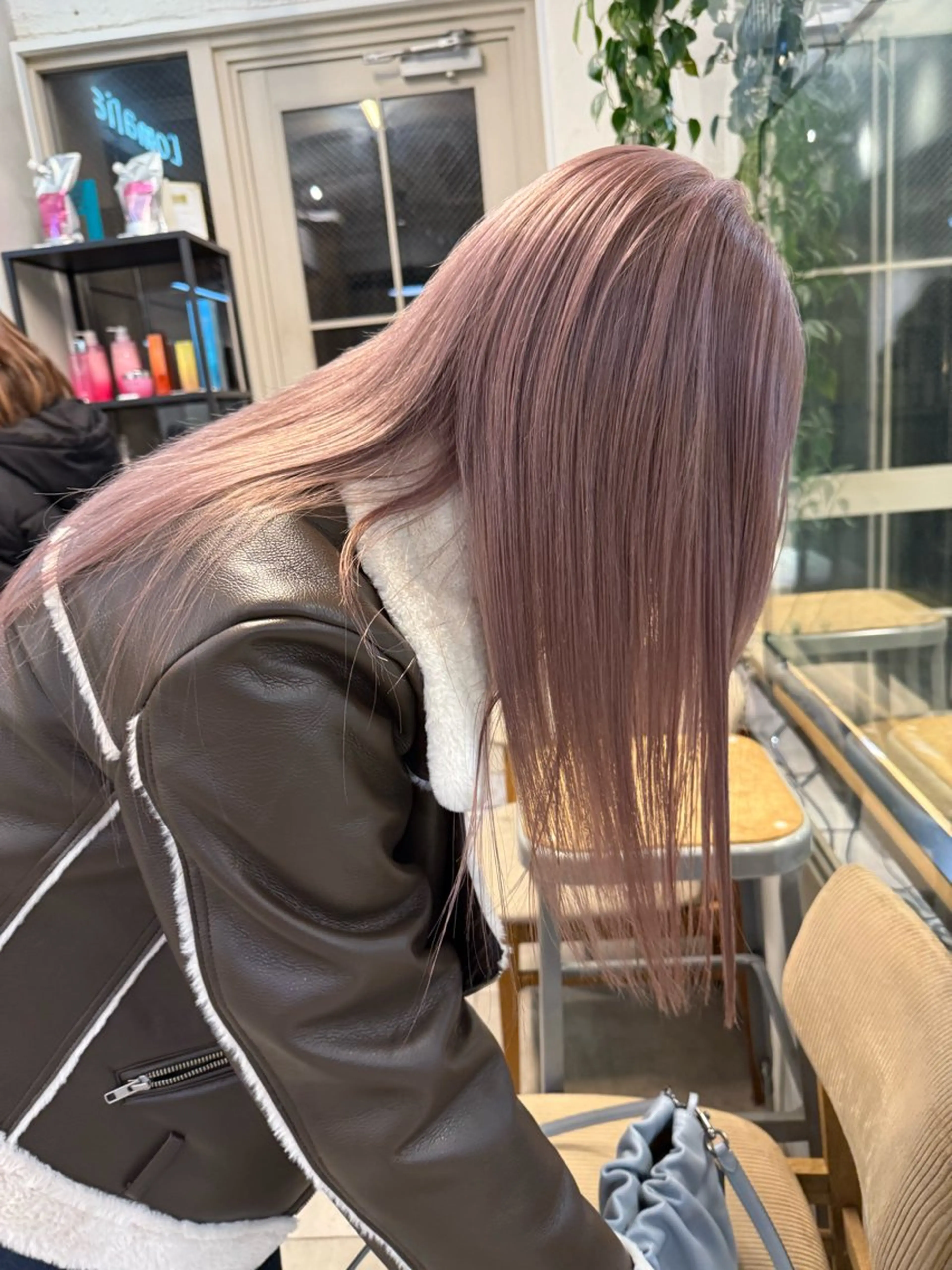 ロング カラー ミルクティー× グレージュMOMOのヘアスタイル