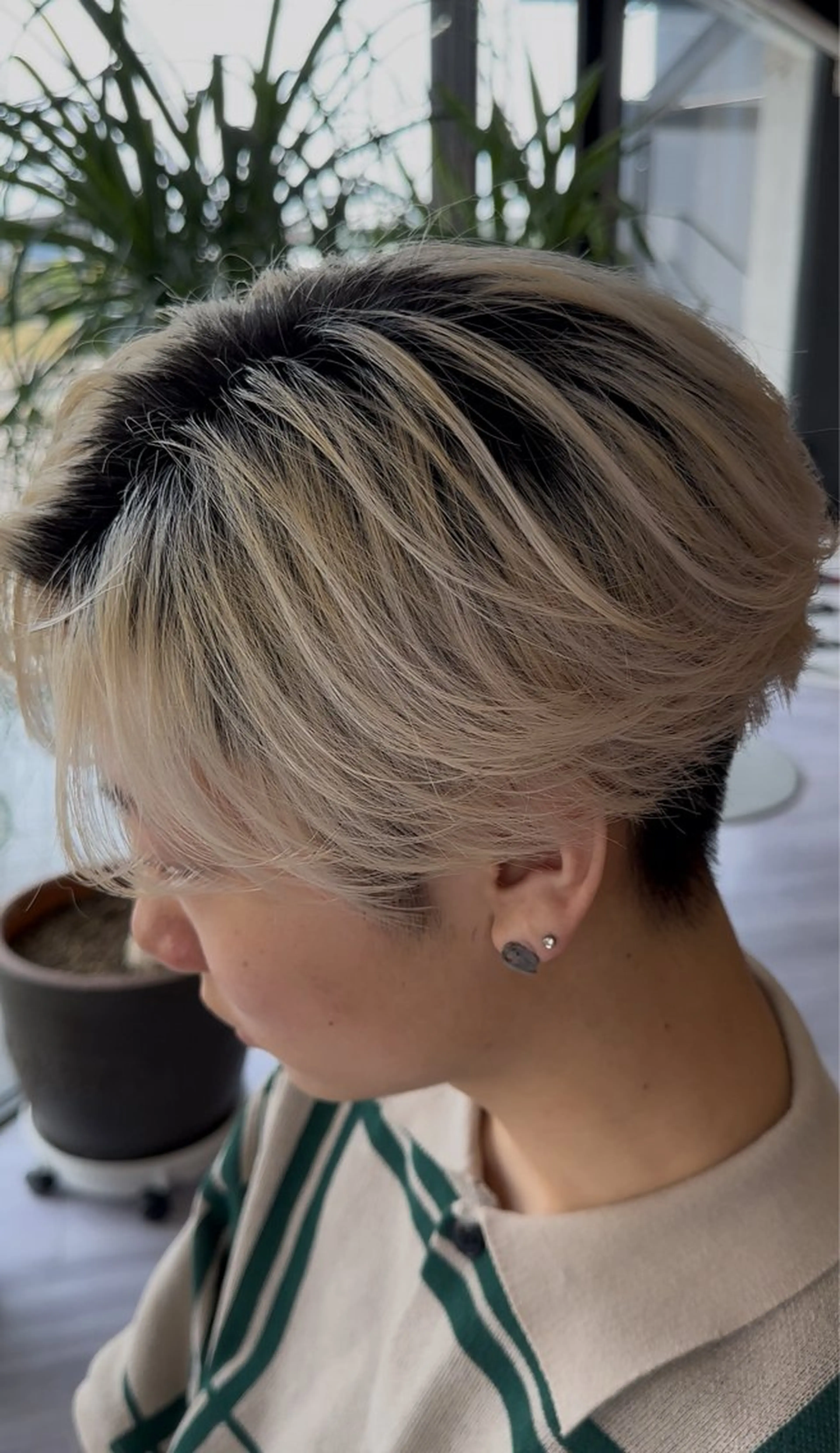 カラー メンズ arika オケシ　リョウダイのヘアスタイル