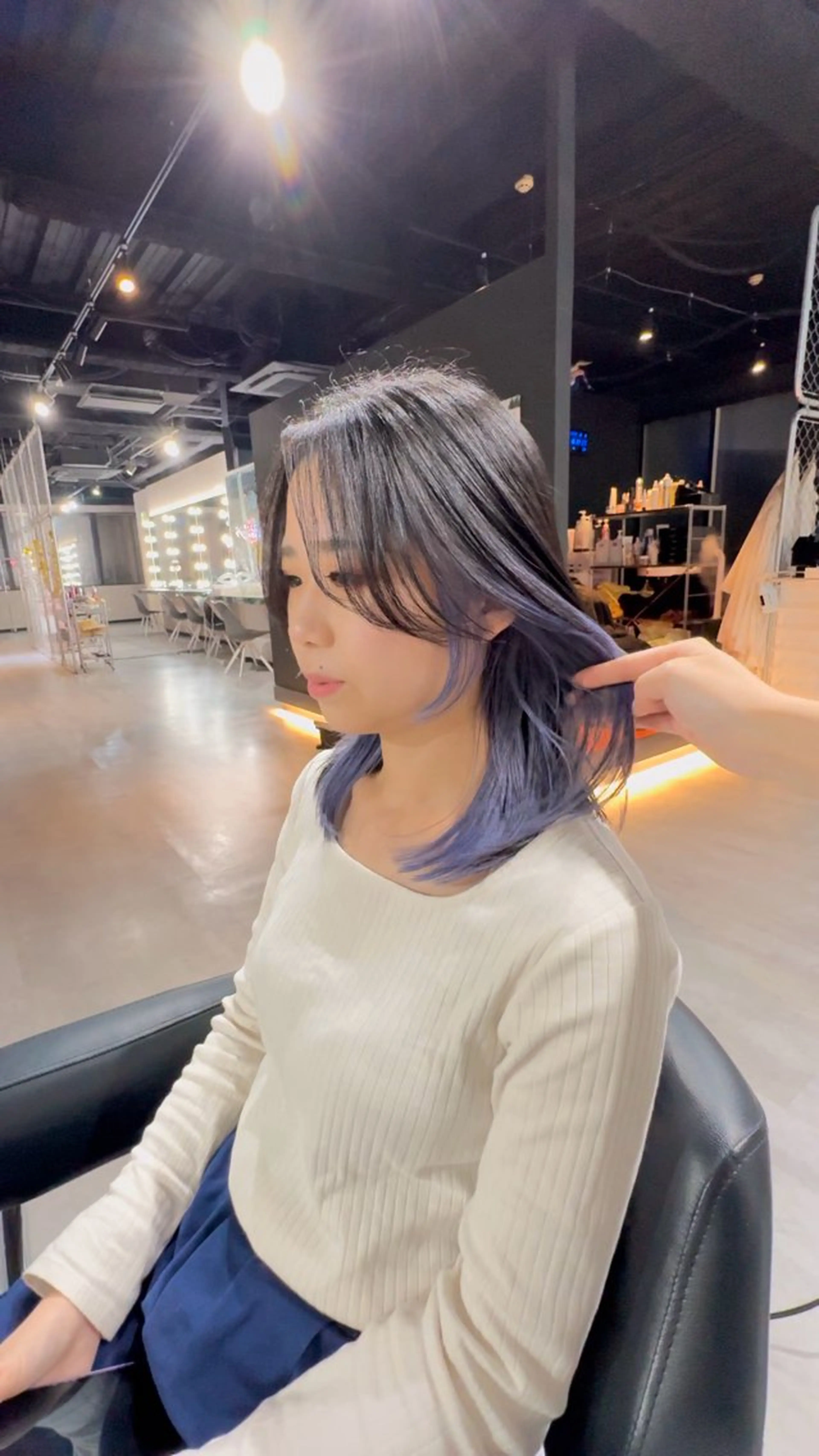 ミディアム カラー ブルーカラー ブルーバイオレット バイオレットカラー レイヤーカット カット ヘアカラー トリートメント B E C H I C O〔べち子〕のヘアスタイル