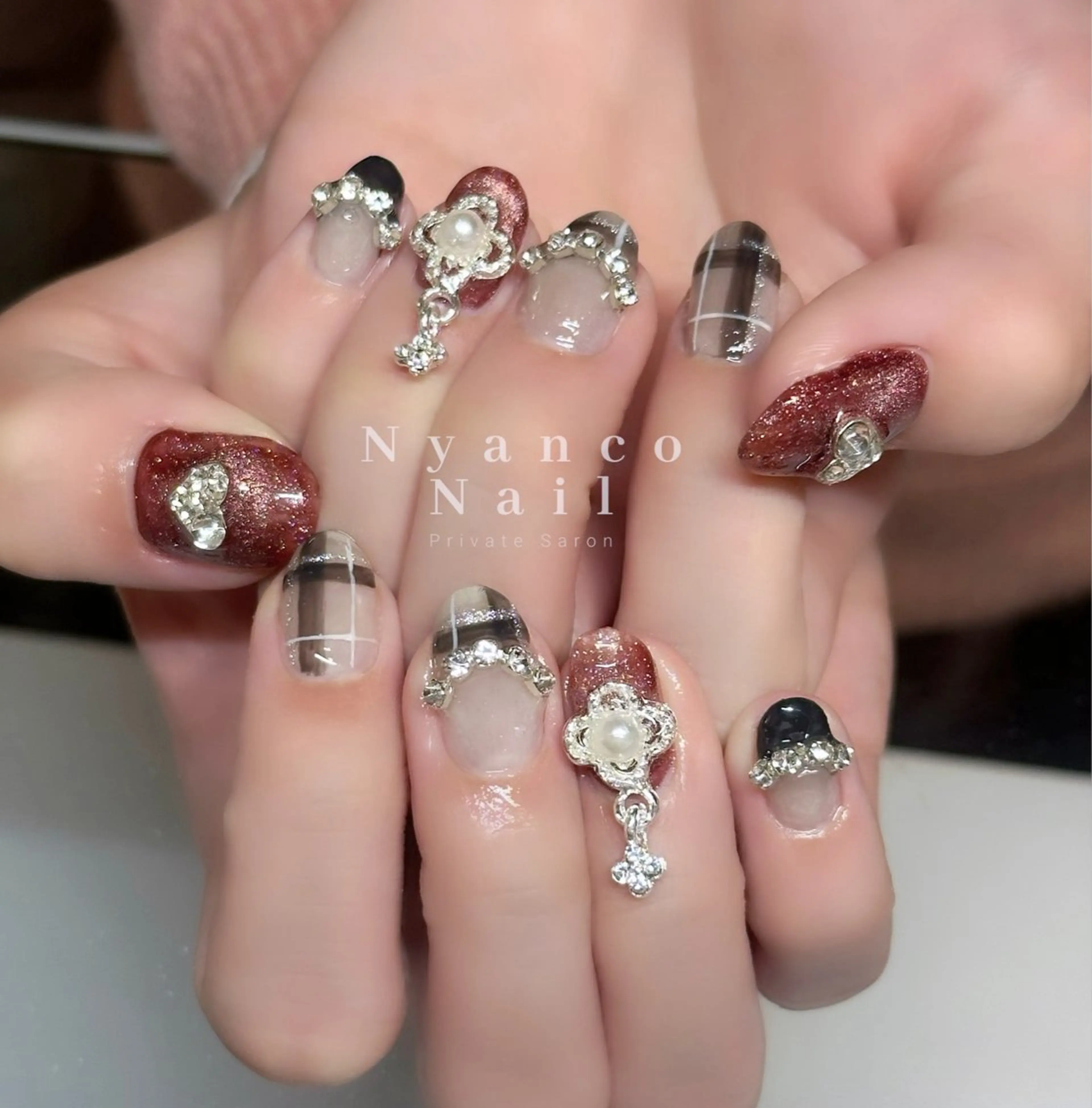 ネイル ジェルネイル マグネットネイル 赤色 ワンホンネイル Nyanco Nailのネイルデザイン