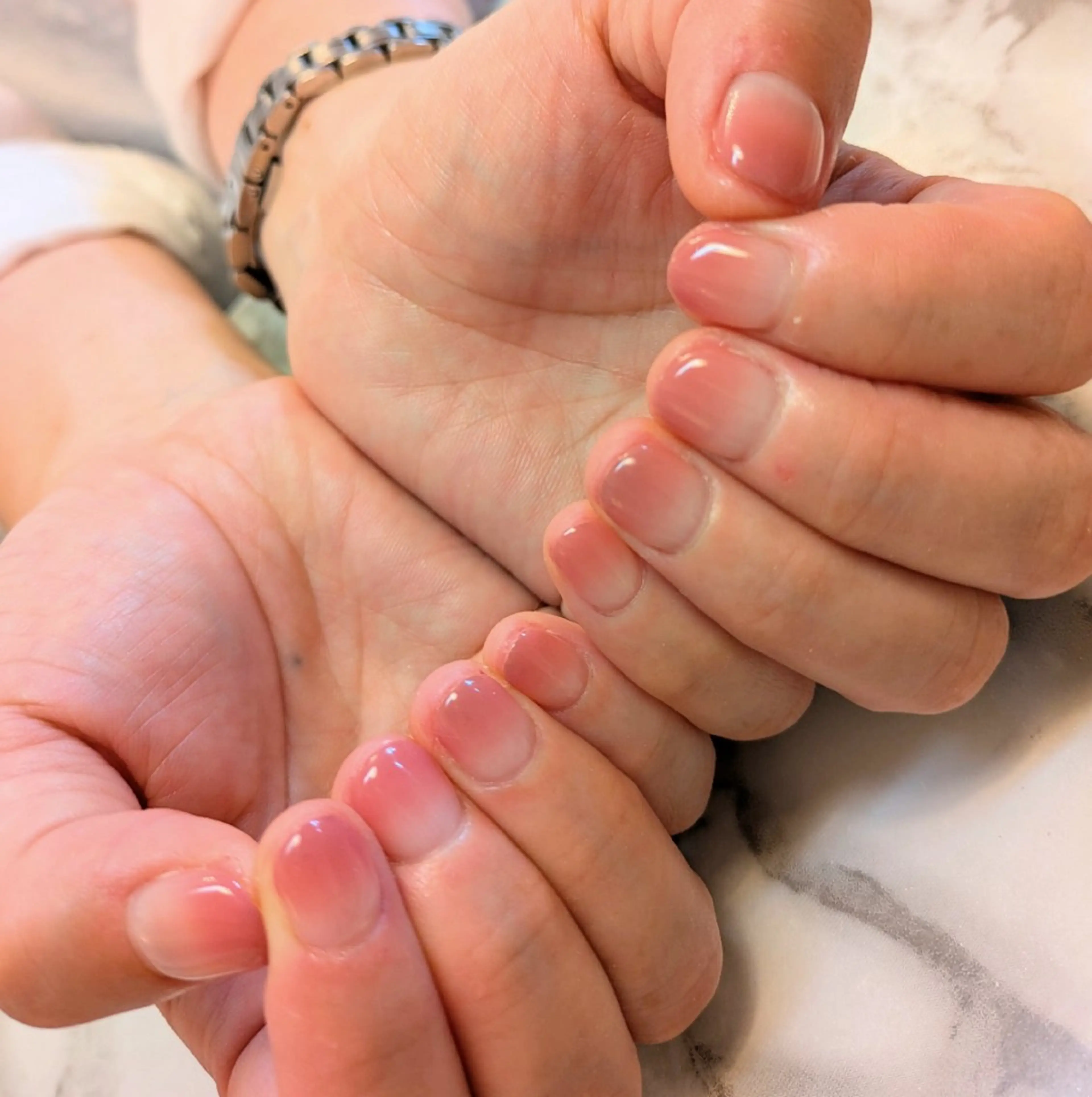 ネイル グラデーション ジェヌインネイル 河内のネイルデザイン