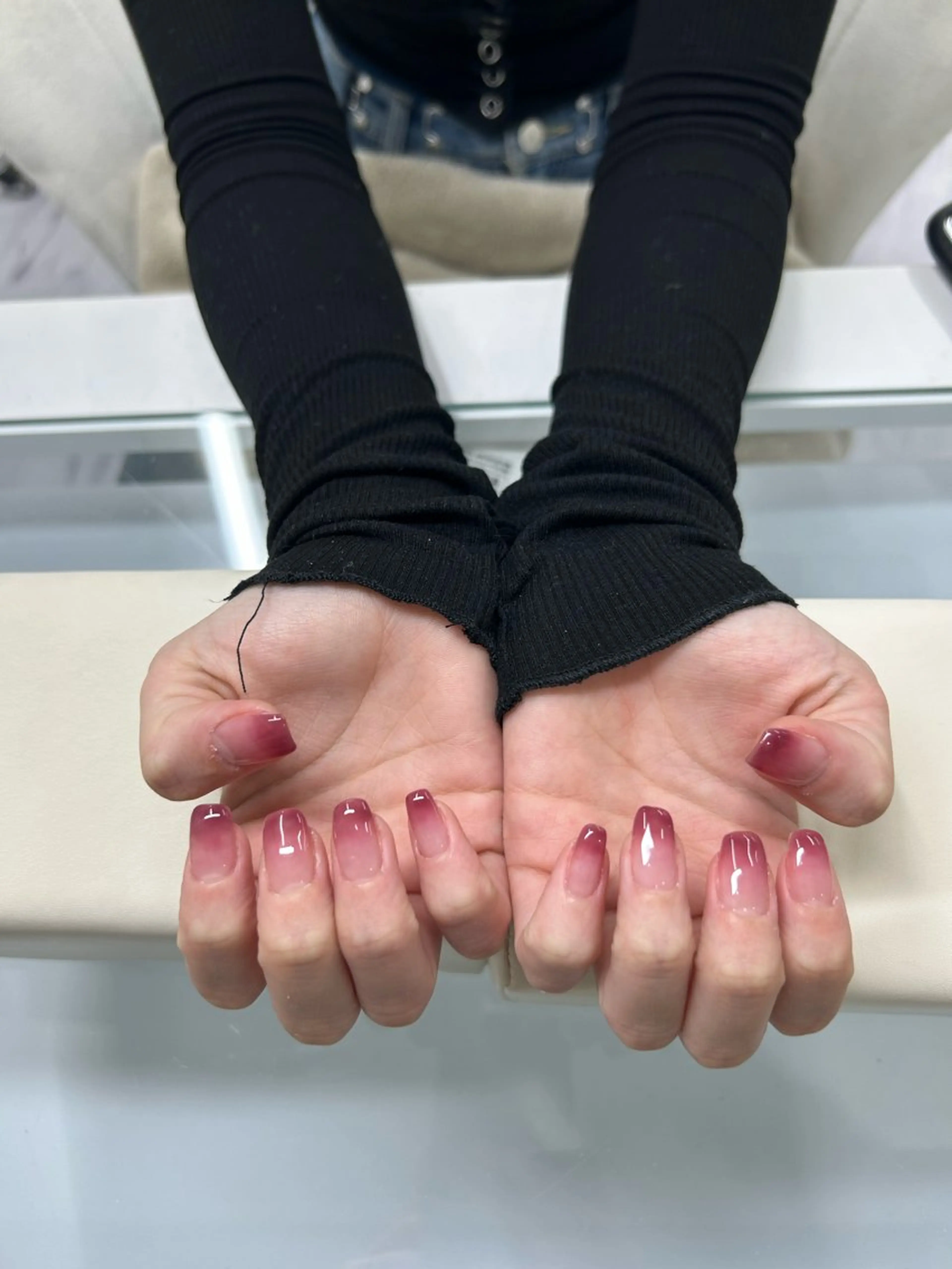 ネイル グラデーション 赤色 加藤 楓子のネイルデザイン