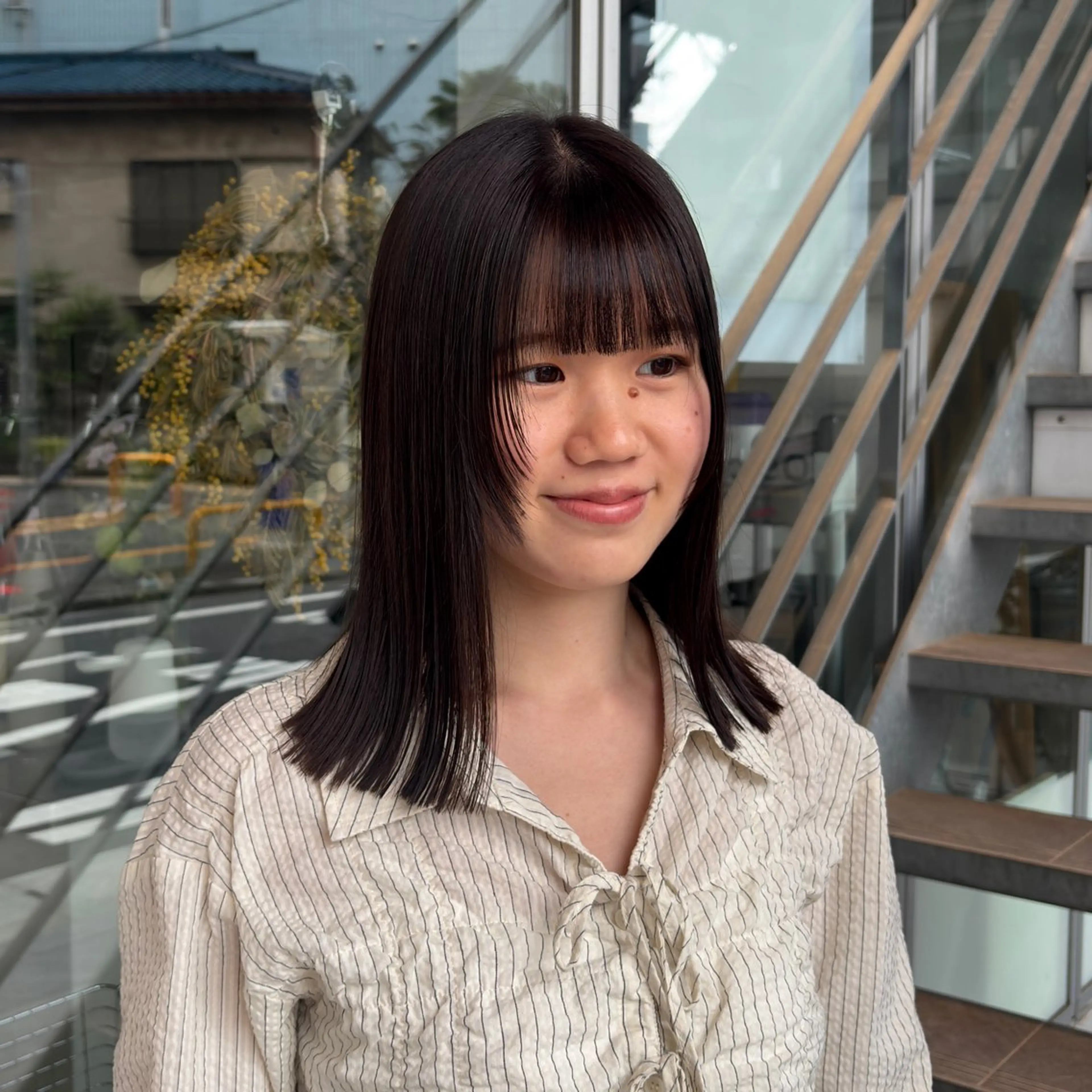 ミディアム 顔まわりレイヤー レイヤーカット 西村 清花のヘアスタイル