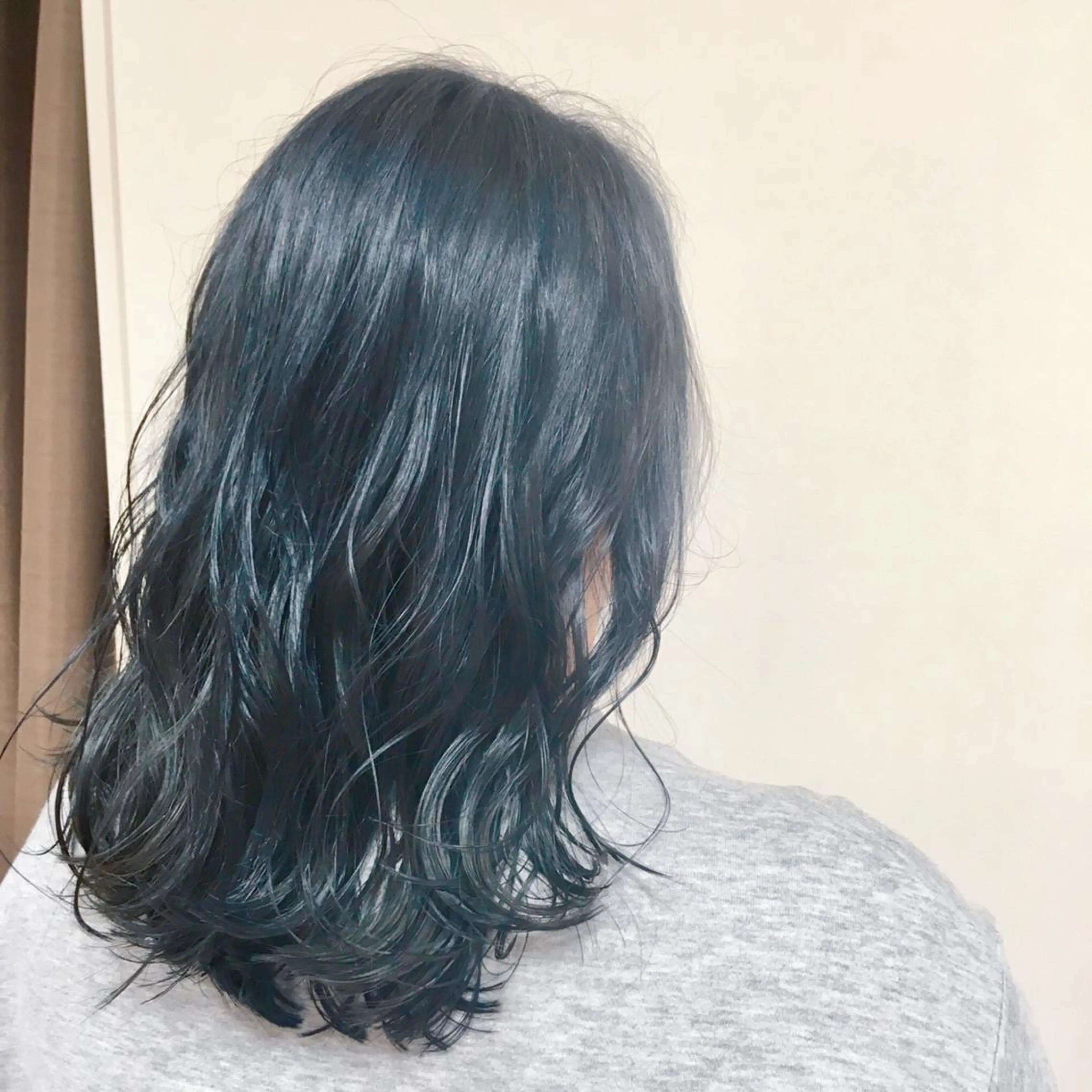 セミロング カラー ヘアアレンジ ブリーチ ネイビーカラー ヘアカラー トリートメント 【Sweep】おじま のぞみのヘアスタイル