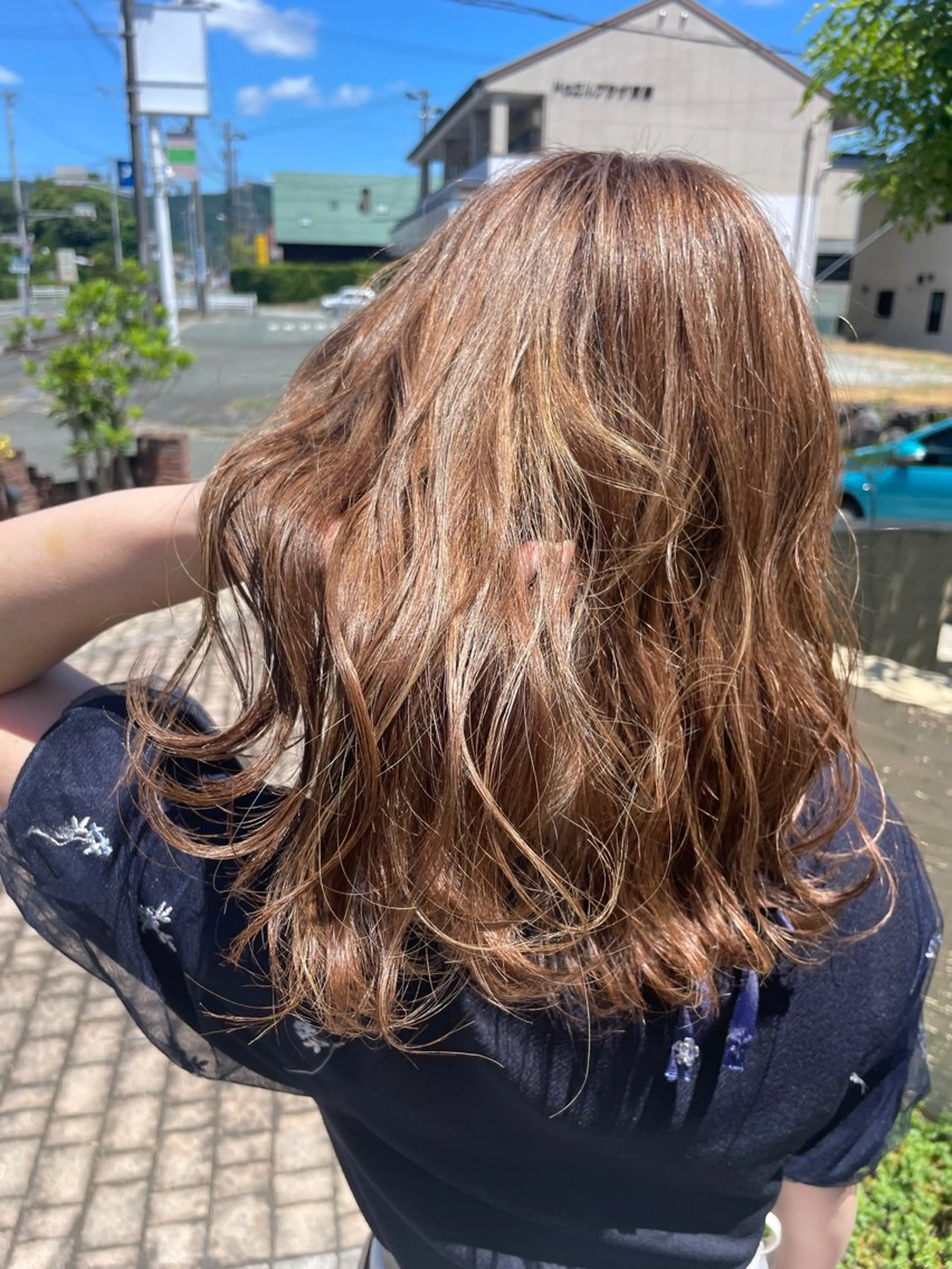 セミロング ハイライト ヘアカラー 堀本 紗由美のヘアスタイル