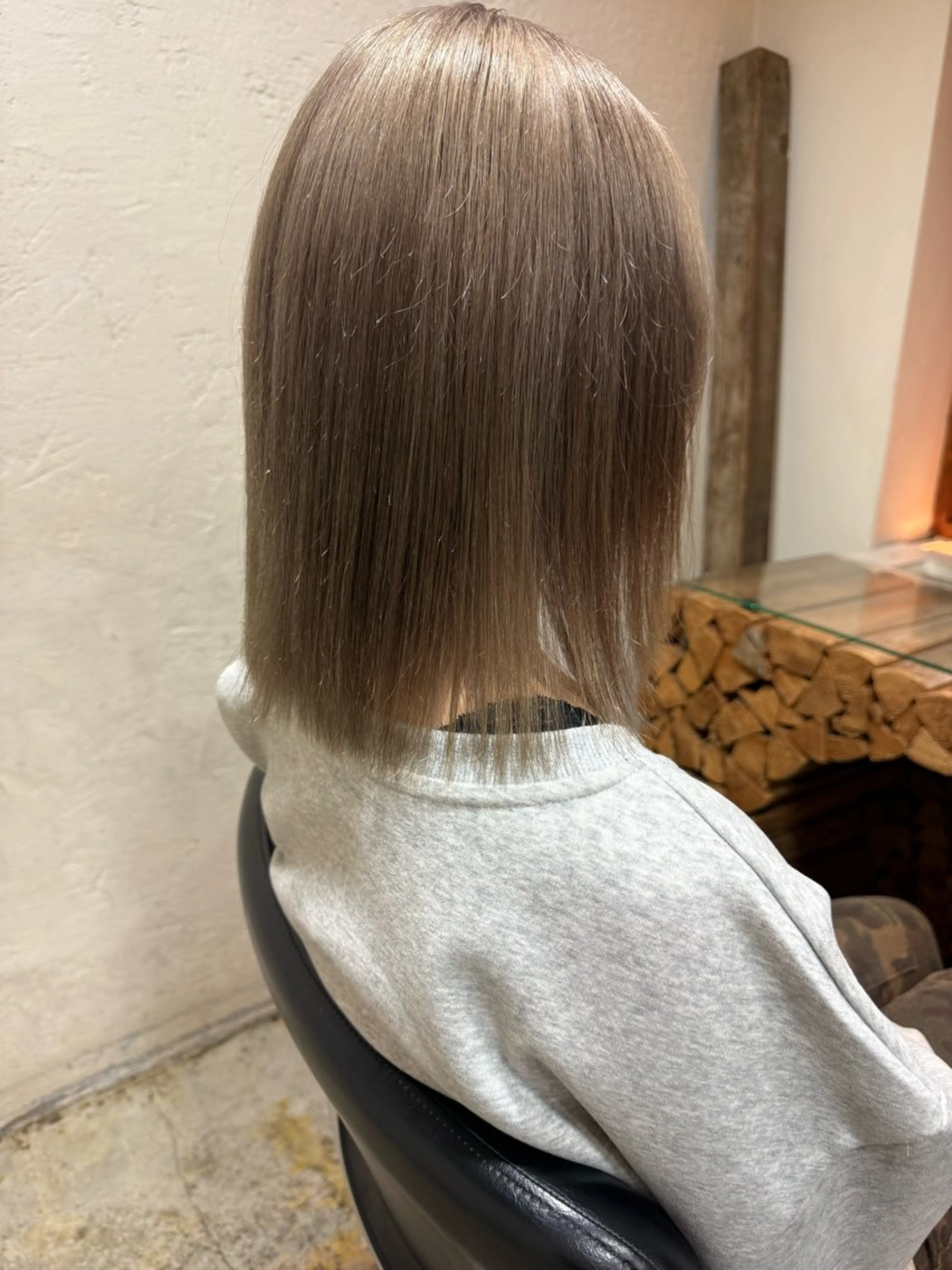 ミディアム カラー 須藤　優真 切りっぱなしボブのヘアスタイル