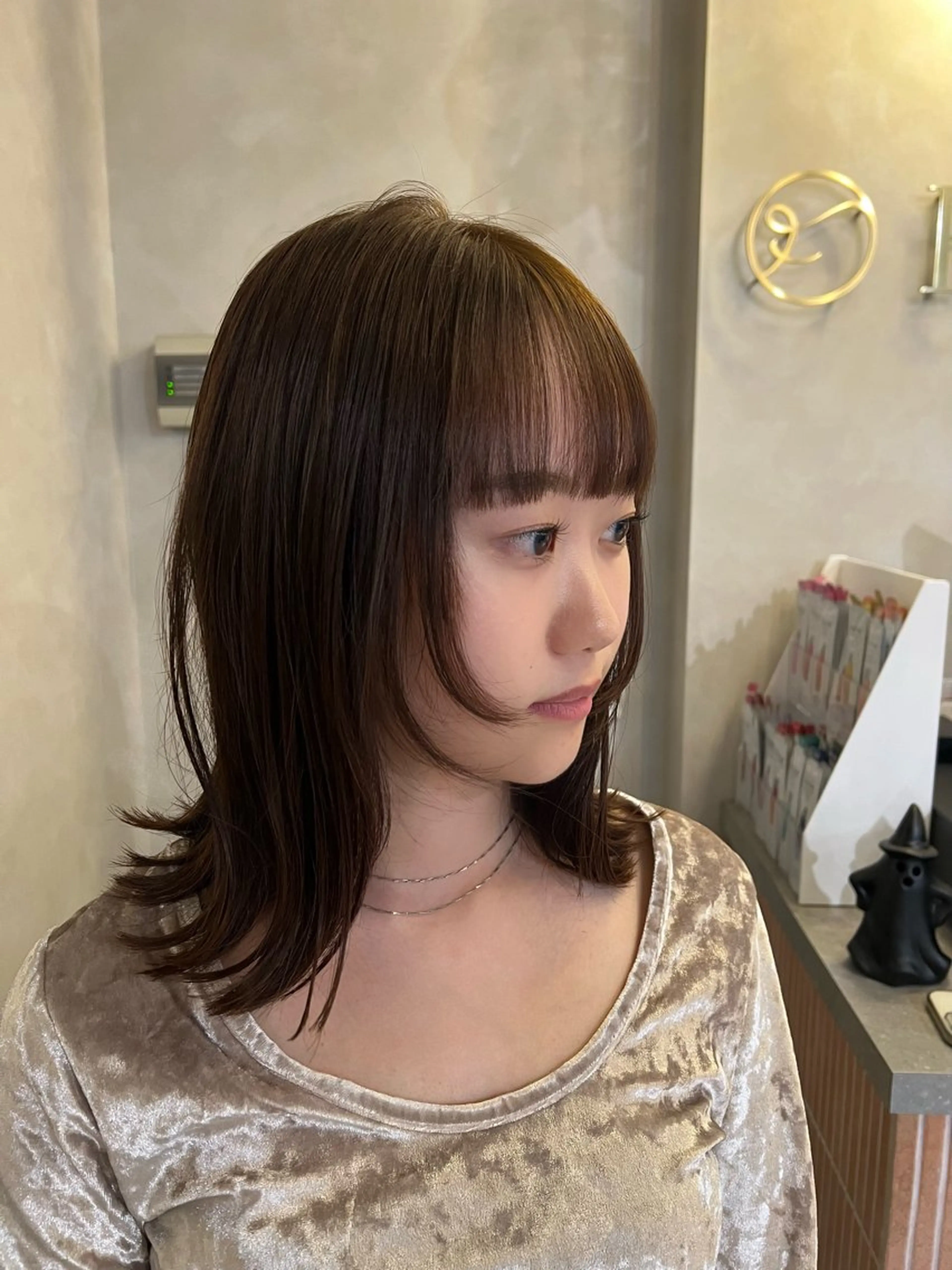ミディアム カラー 顔周りカット レイヤーカット カット ヘアカラー attrait 梅田店所属・梅田/ 髪質改善/ 似合わせ/RINKAのヘアスタイル