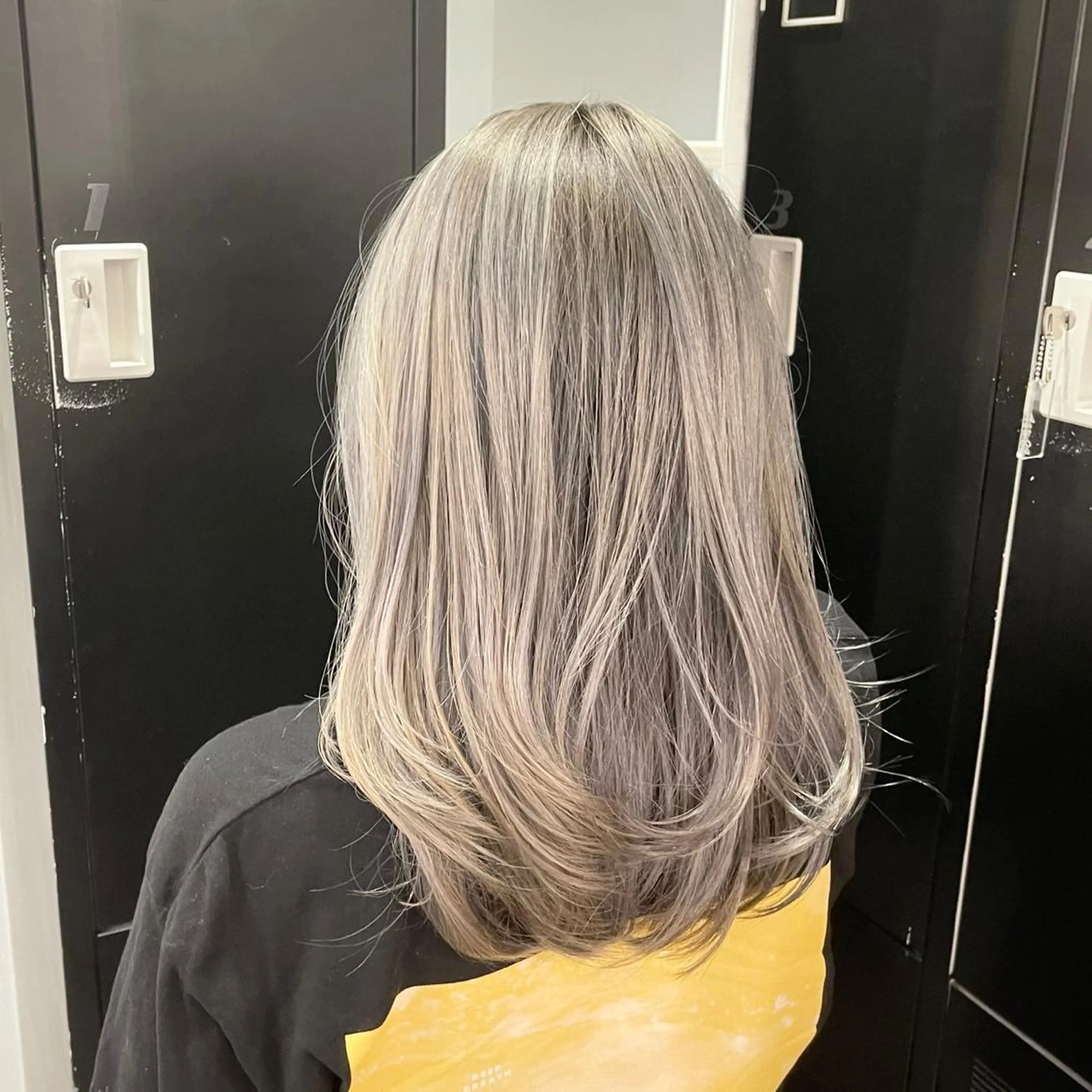 ミディアム カラー ヘアアレンジ バレイヤージュ デザインカラー ハイライトカラー 外国人風カラー ハイライト アンドウ ユウ/ レイヤーカット/韓国のヘアスタイル